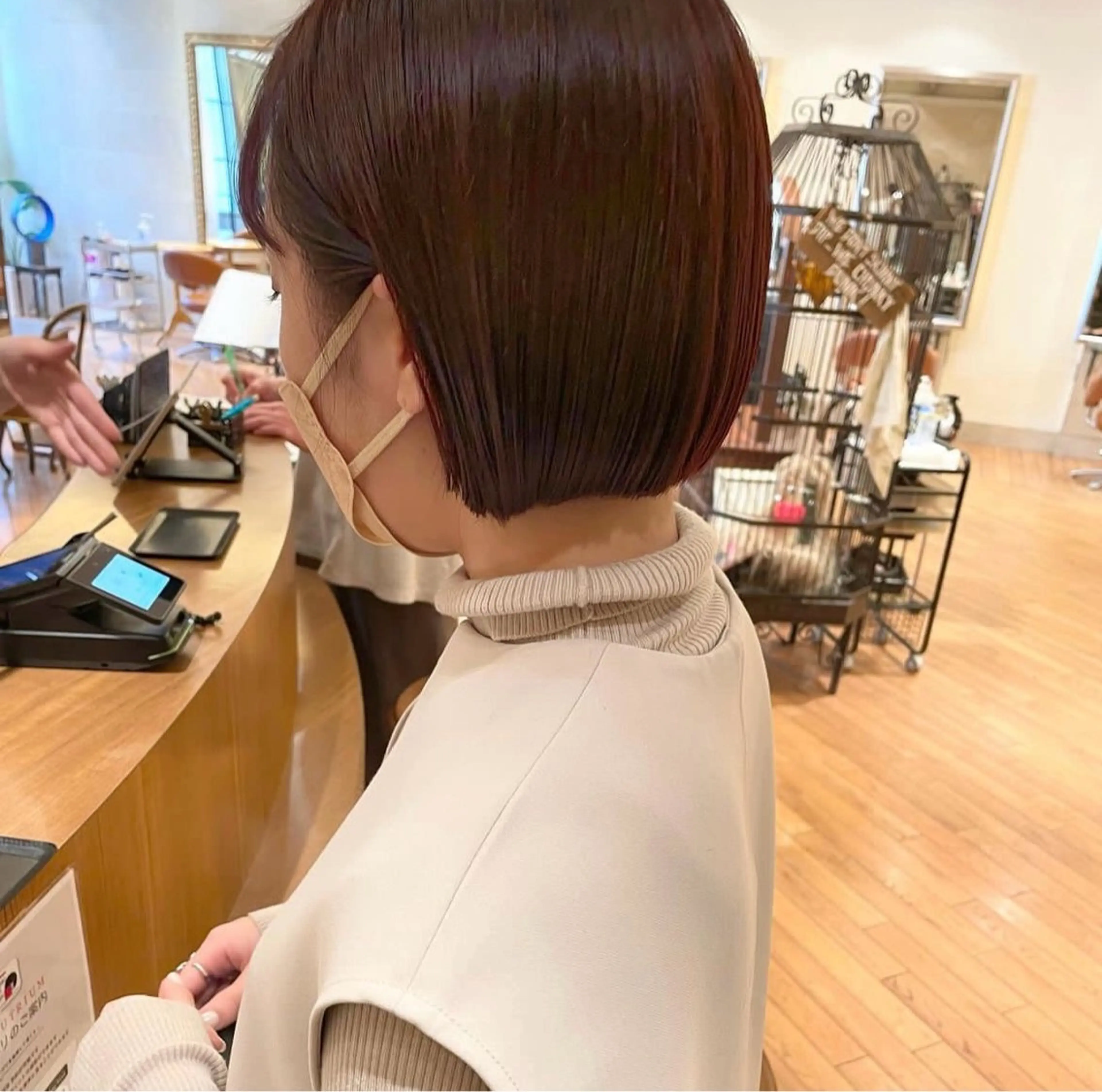 ショート カラー ボブ 青山 莉奈のヘアスタイル