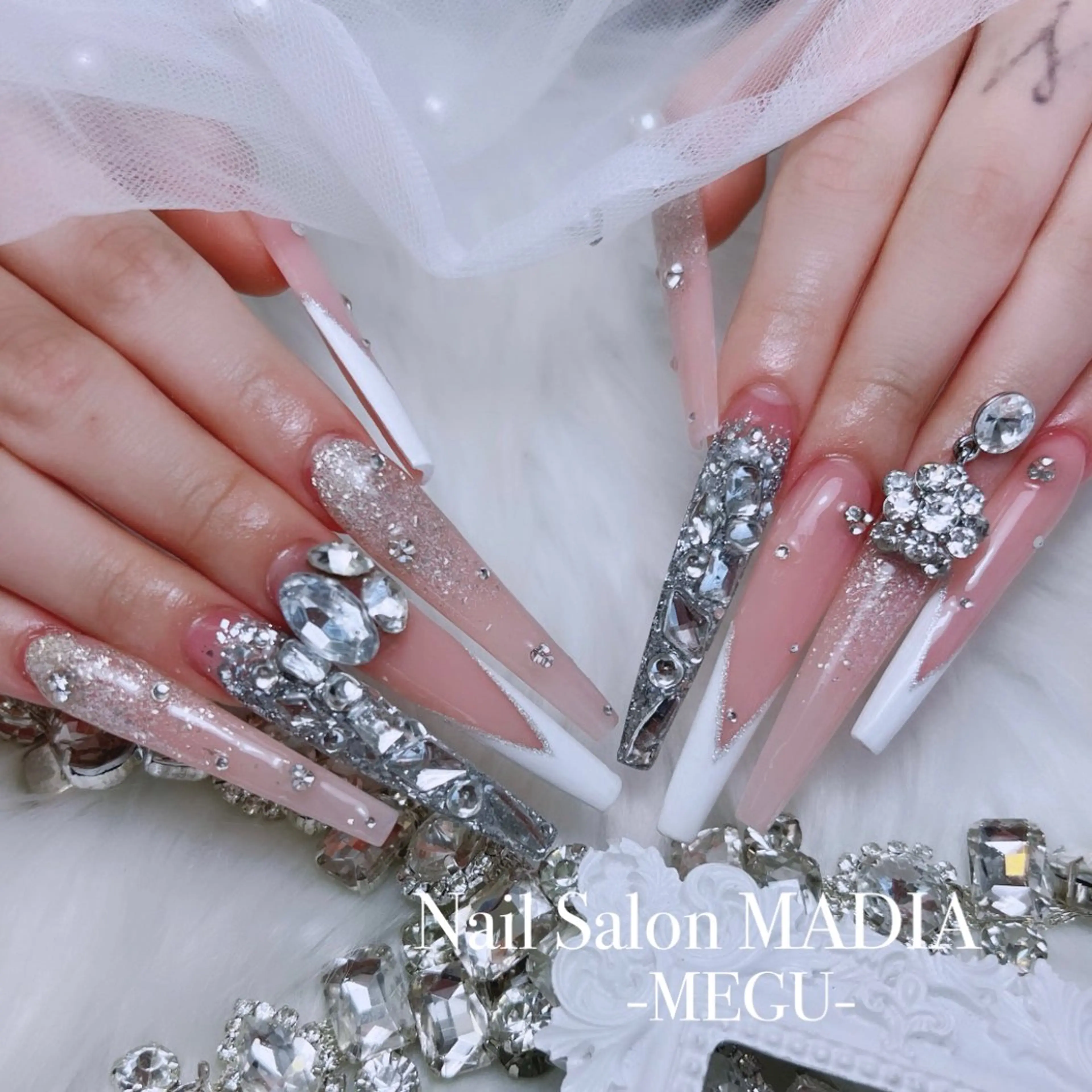 ネイル MADIA藤沢所属・MADIA MEGUのネイルデザイン