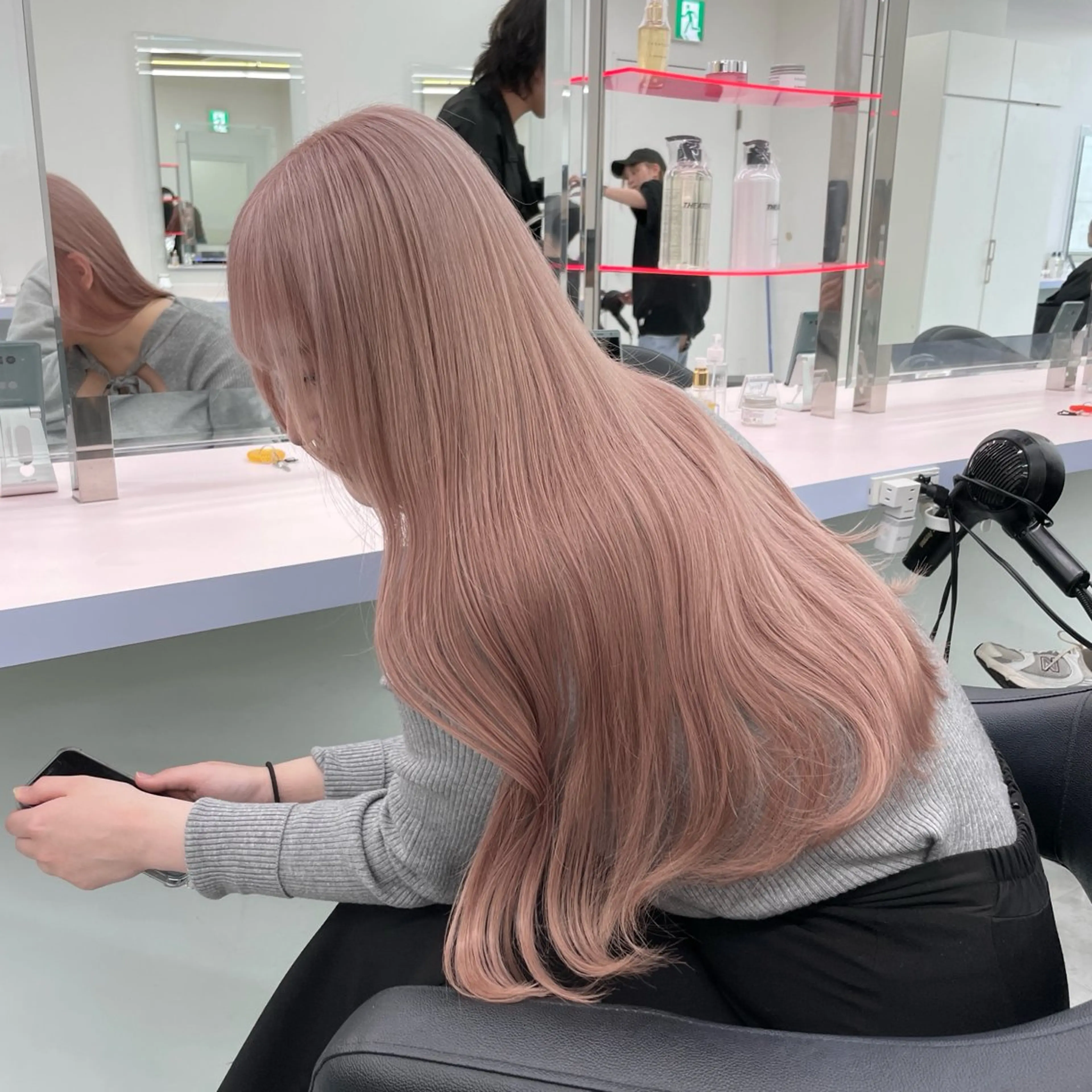 ロング ヘアカラー トリートメント SALOWIN札幌大通店所属・‎🤍札幌ハイトーン 🤍シンゴのヘアスタイル