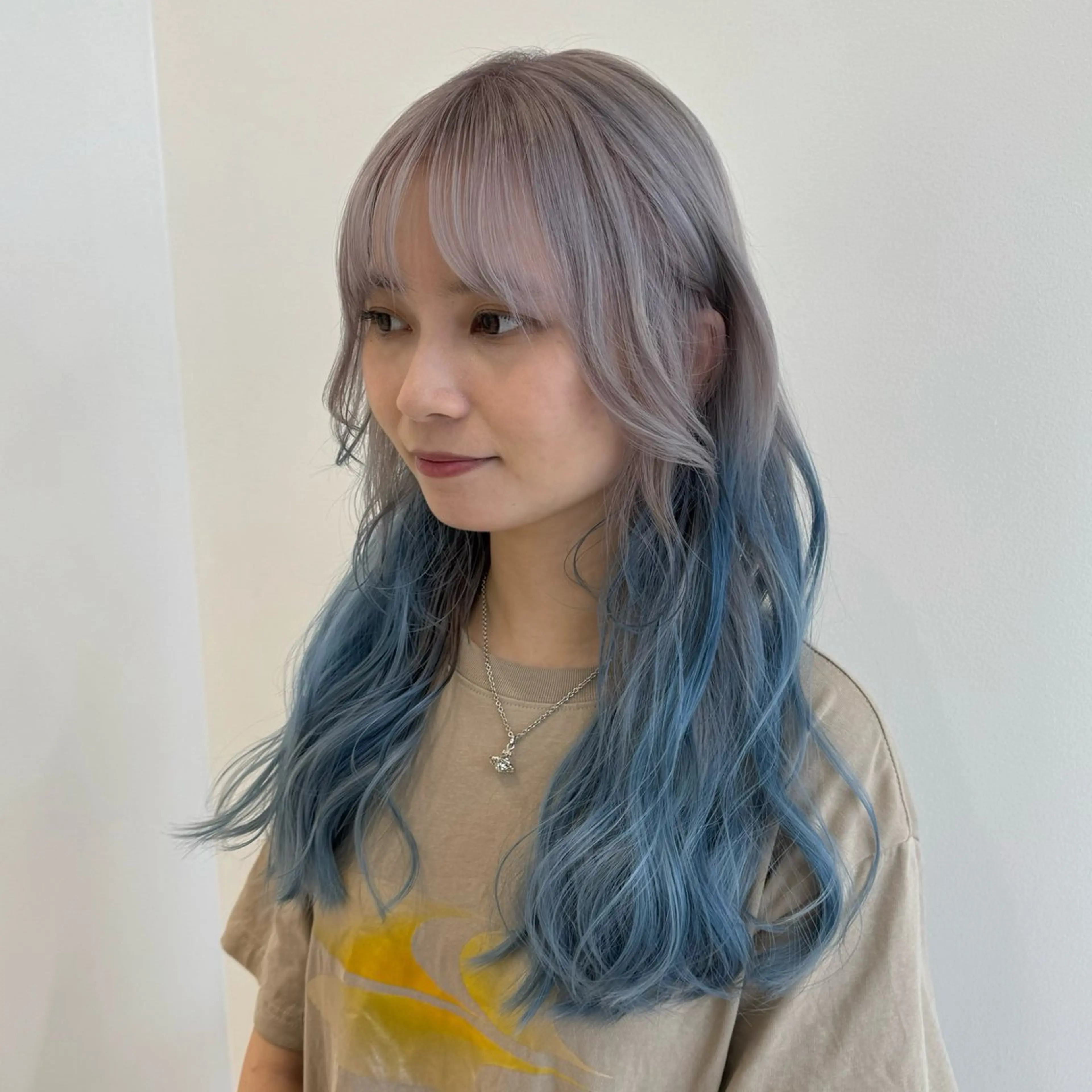 セミロング カラー デザインカラー ヘアカラー トリートメント 🌼動き×透明感🩵 ハイトーン/ナナのヘアスタイル