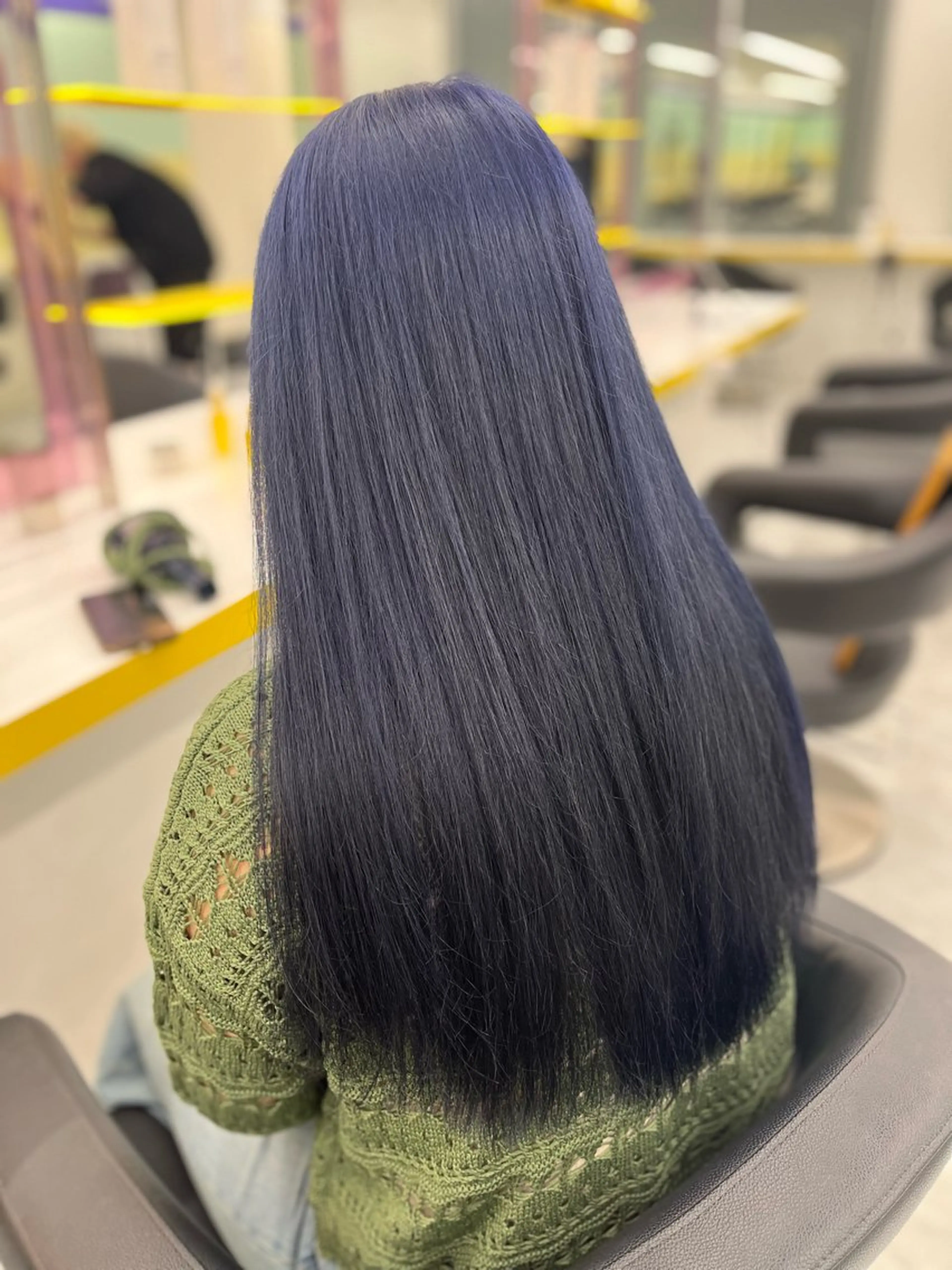 ロング カラー ヘアカラー ハイトーンカラー 🦄レイヤーカットのヘアスタイル