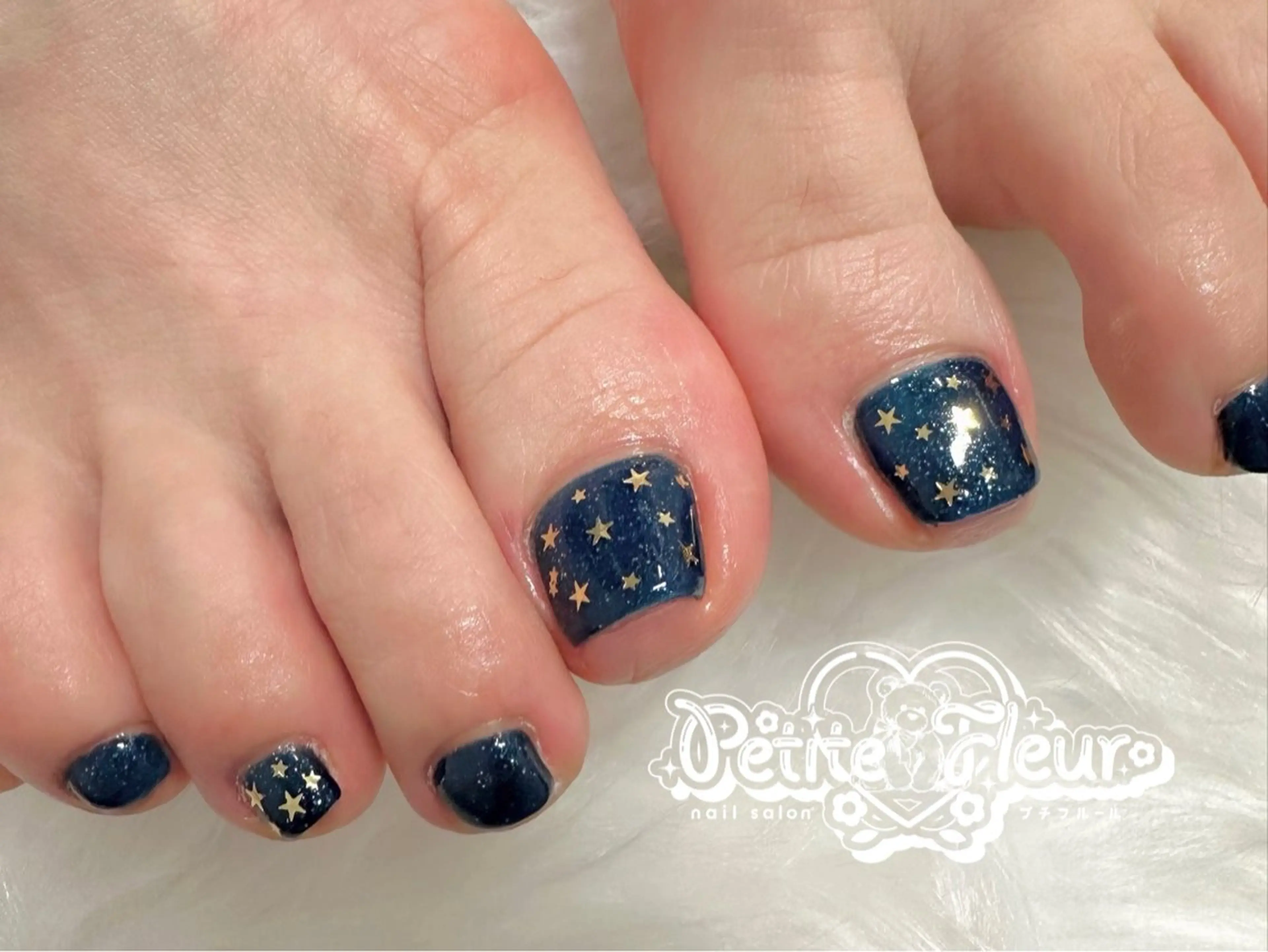 ネイル ホログラムネイル キラキラネイル ネイビー フットネイル ❁⃘*。Petite fleur❁⃘*りさのネイルデザイン