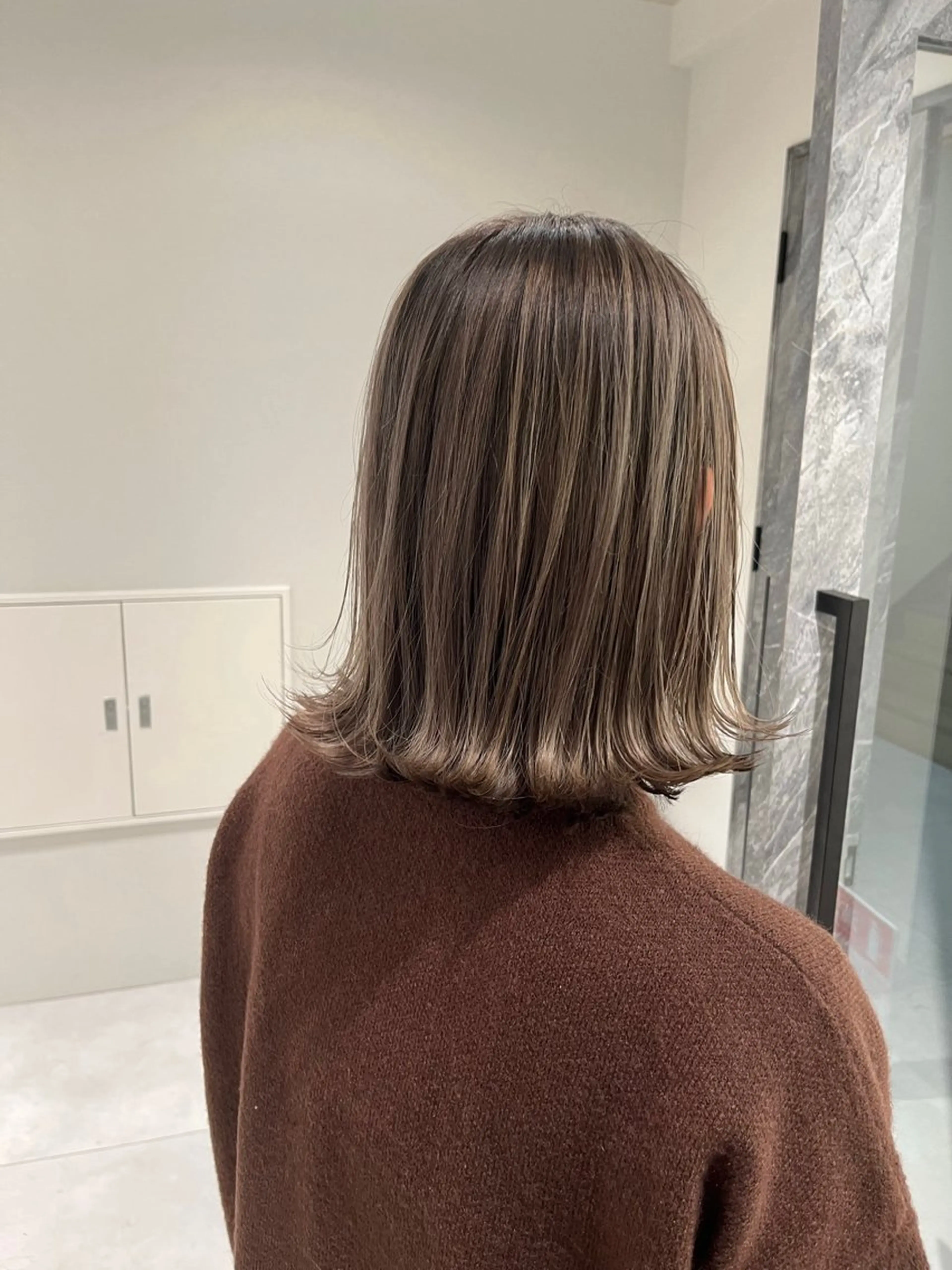 ミディアム カラー ヘアカラー バレイヤージュ ハイライトのヘアスタイル