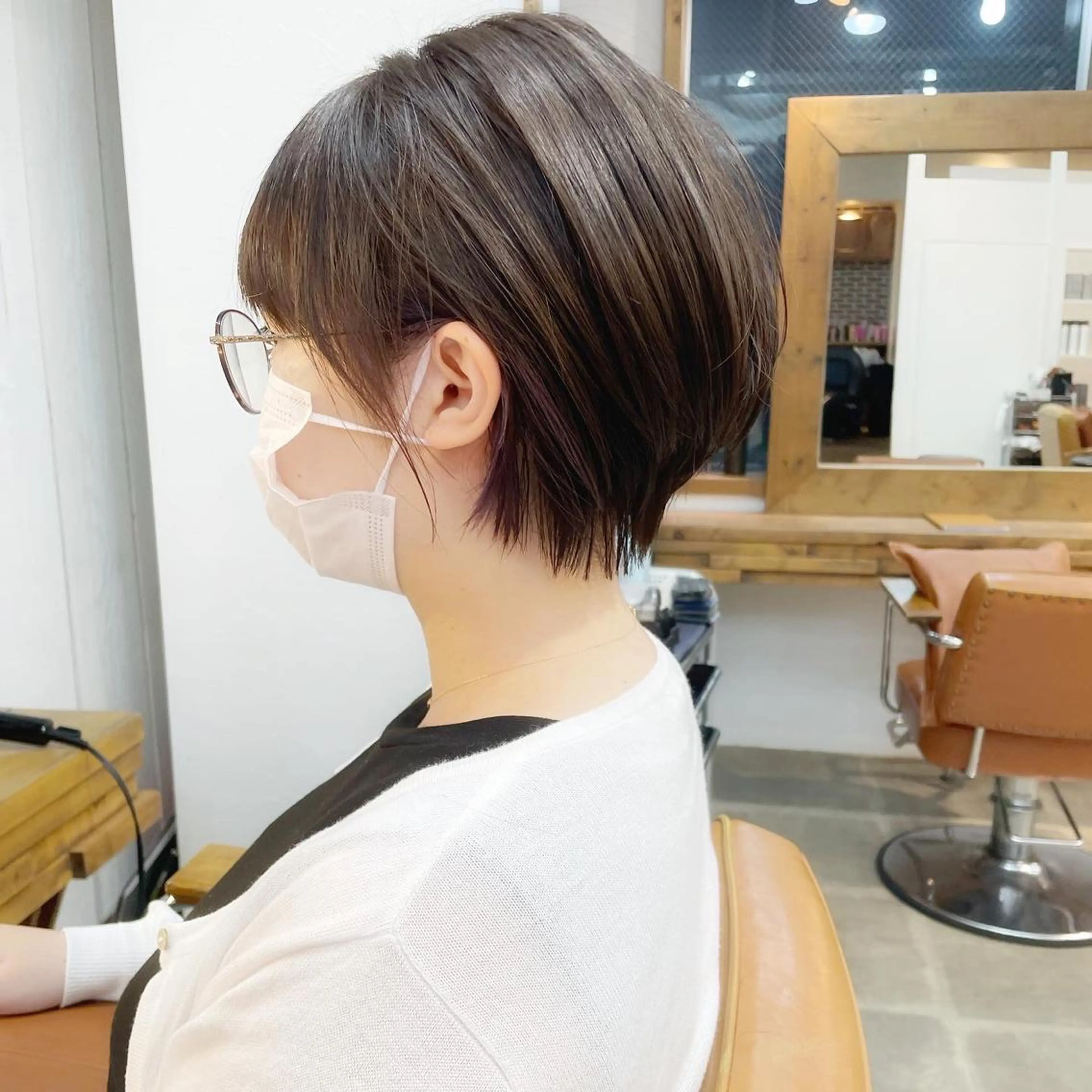 ショート カラー ショートレイヤー 丸みショート グラデーションカラー くびれヘア くせ毛 newline銀座所属・銀座ショート/ 大人ショート/金子涼のヘアスタイル