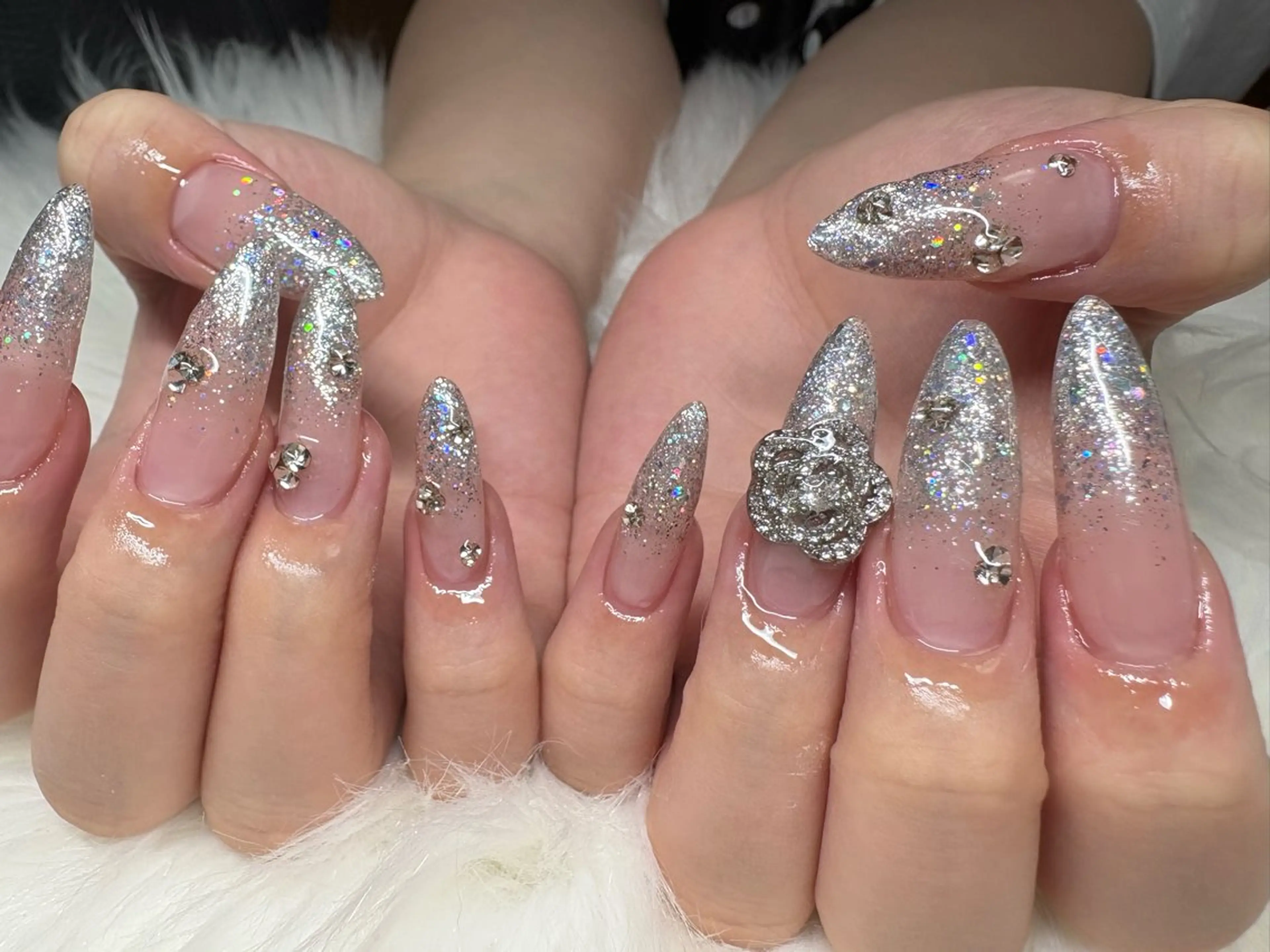 ネイル グラデーション キラキラネイル シルバー Esthetic Will所属・will 有希のネイルデザイン