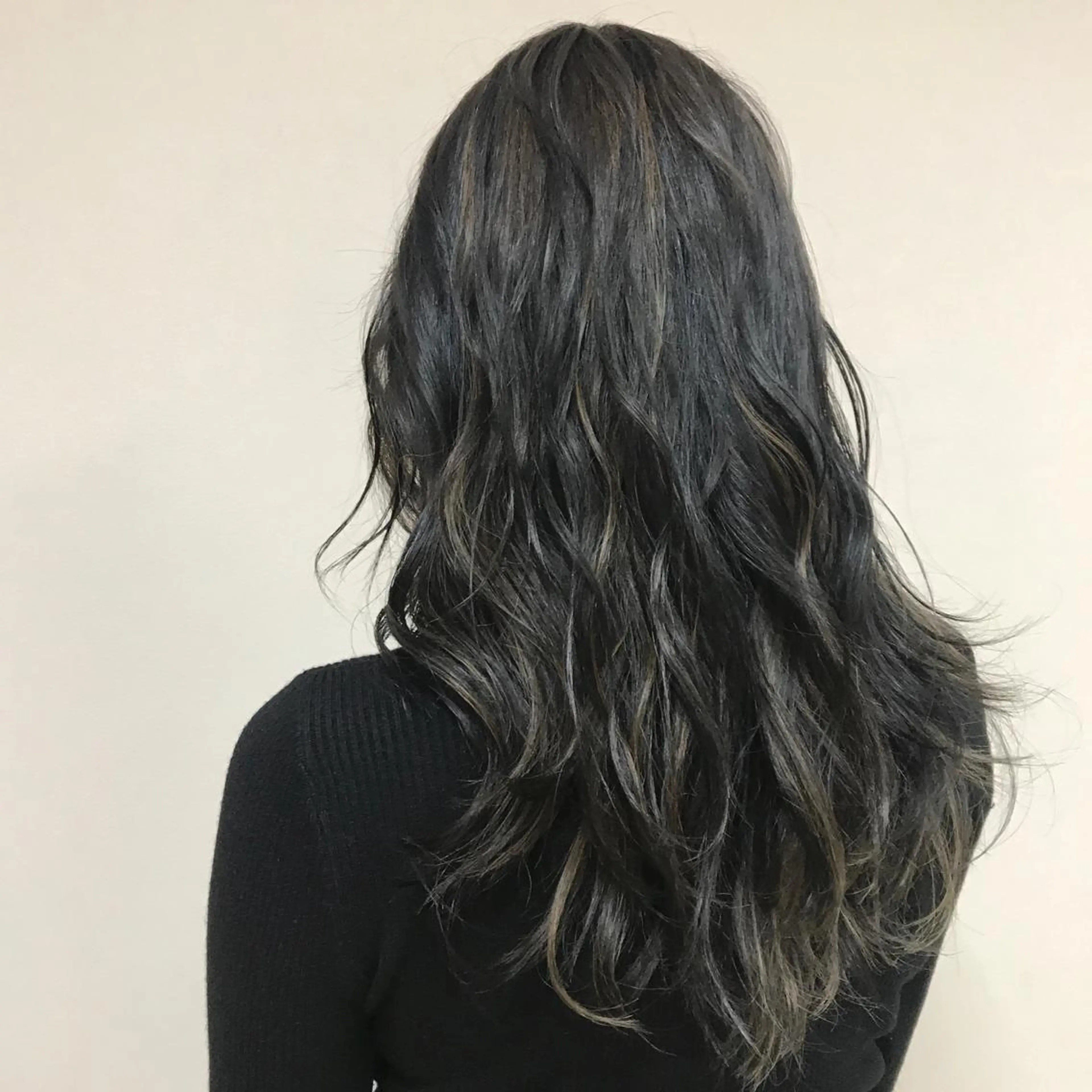 ロング ハイライト ヘアカラー トリートメント デザインカラー🕊 石井萌のヘアスタイル