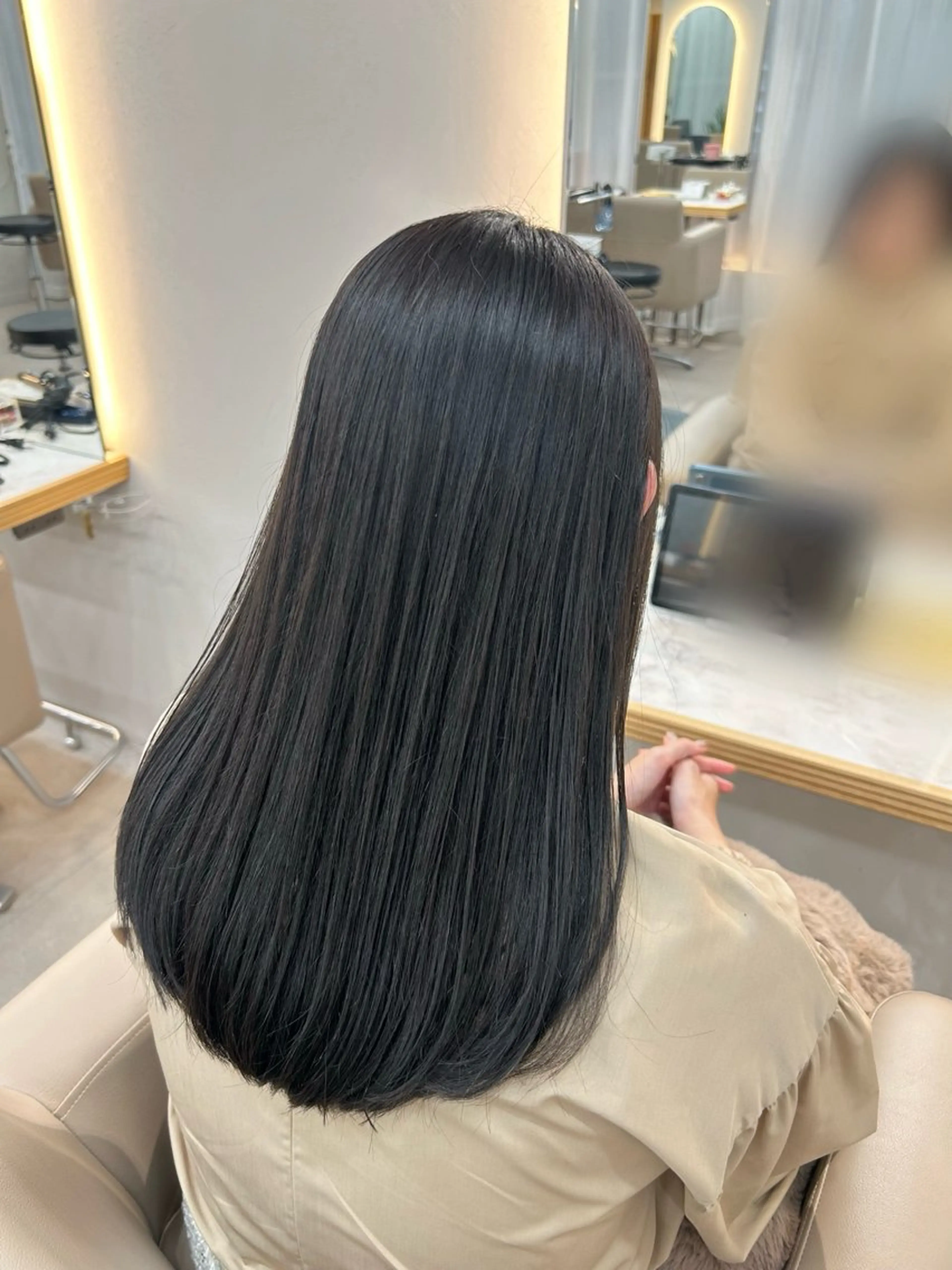 セミロング パーマ カット 縮毛矯正 トリートメント まとまるボブ/ 顔まわりレイヤーのヘアスタイル