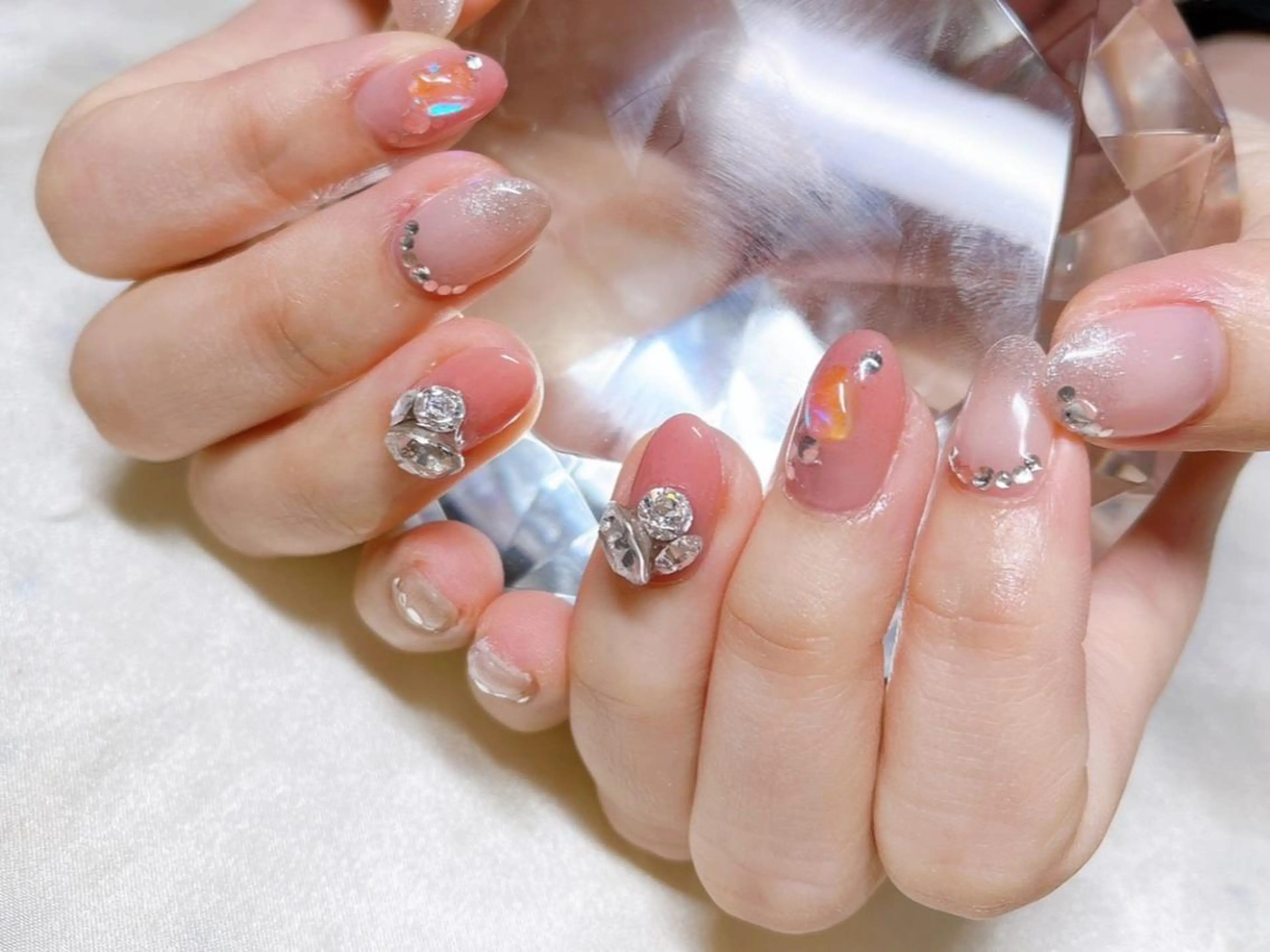 ネイル マツエク・マツパ アイブロウ 韓国風マツエク パリジェンヌラッシュリフト まつげパーマ ワンホンマツエク 長さ出し ハンドネイル Nail&eye Belire 新宿のネイルデザイン