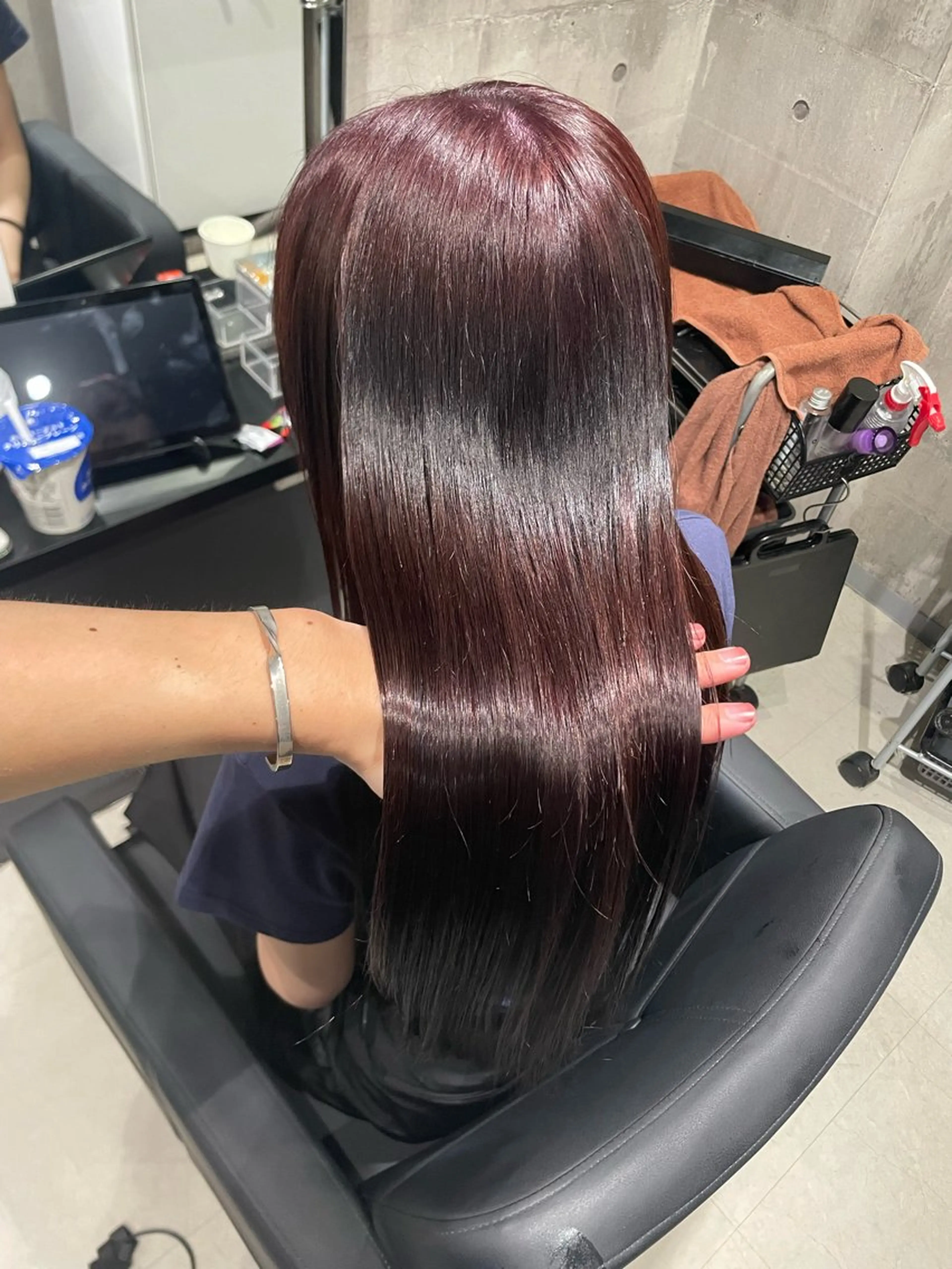 ロング カラー ボルドーカラー _White ／Hiroのヘアスタイル