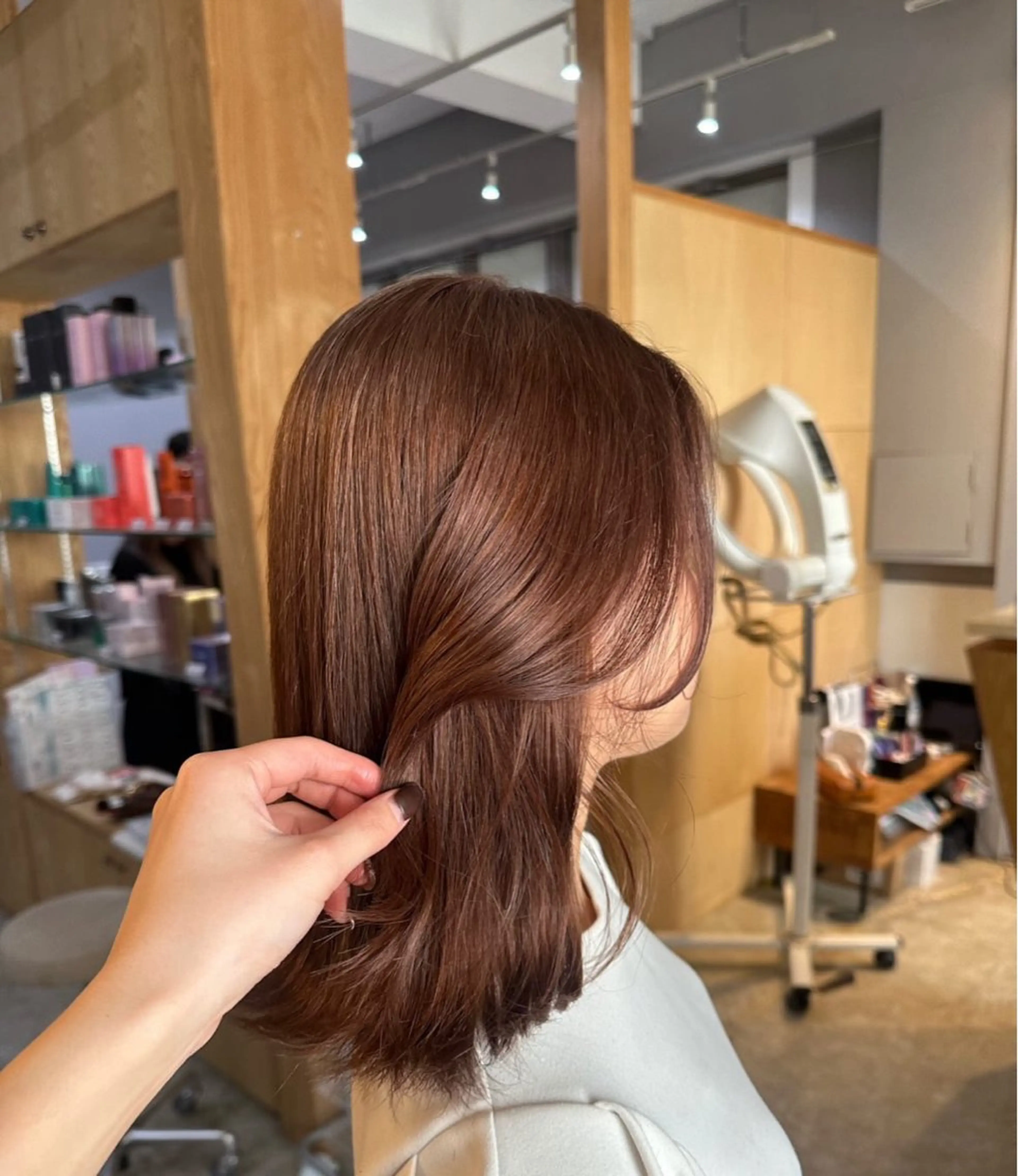 ミディアム miloc MOMOKAのヘアスタイル