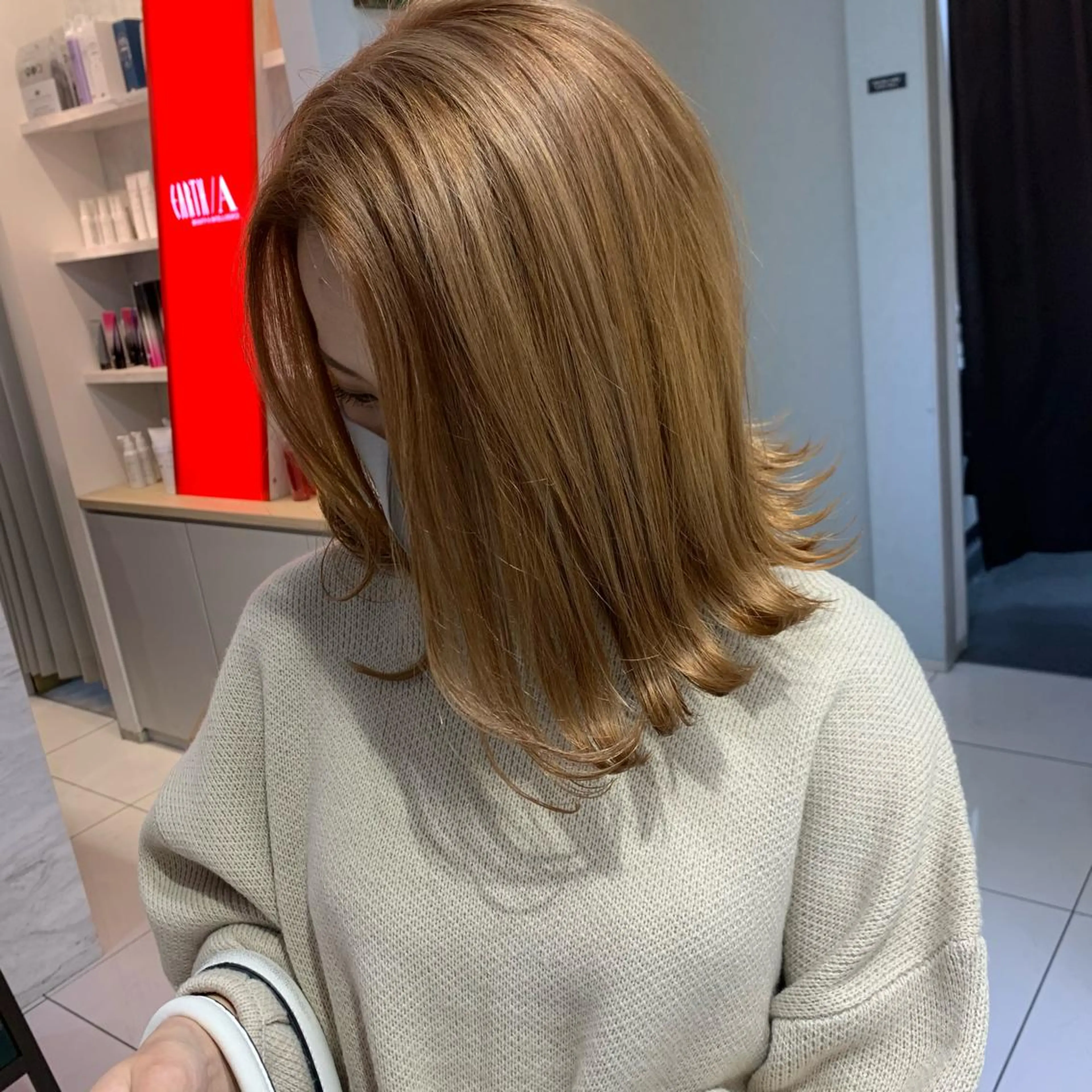カラー ブリーチ 畠山 華奈のヘアスタイル