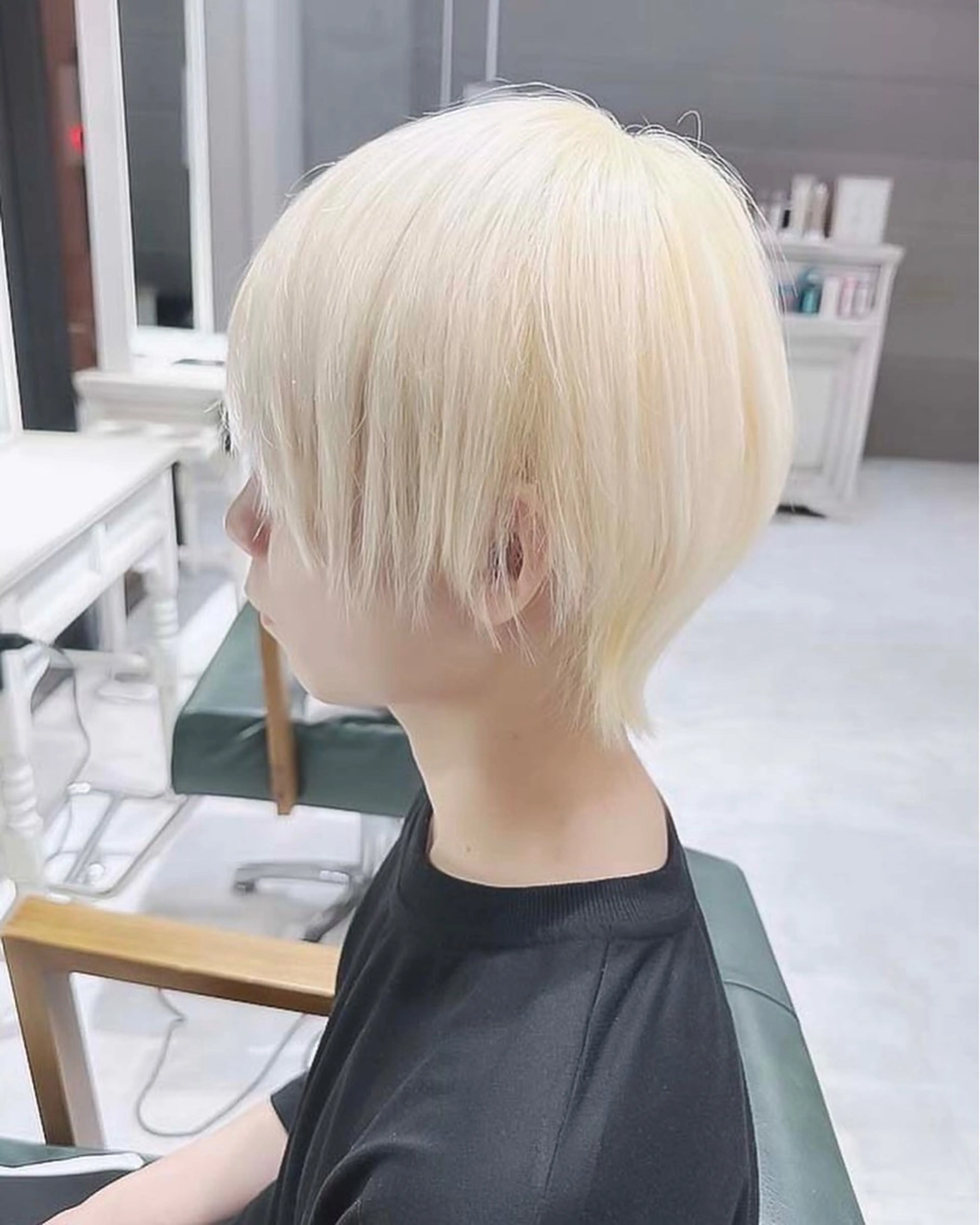 ショート カラー メンズ メンズブリーチ メンズハイトーン ブリーチ 抜きっぱなしブロンド ブロンド 𝐍𝐚𝐧𝐚{ 原宿/ハイトーン🫧のヘアスタイル