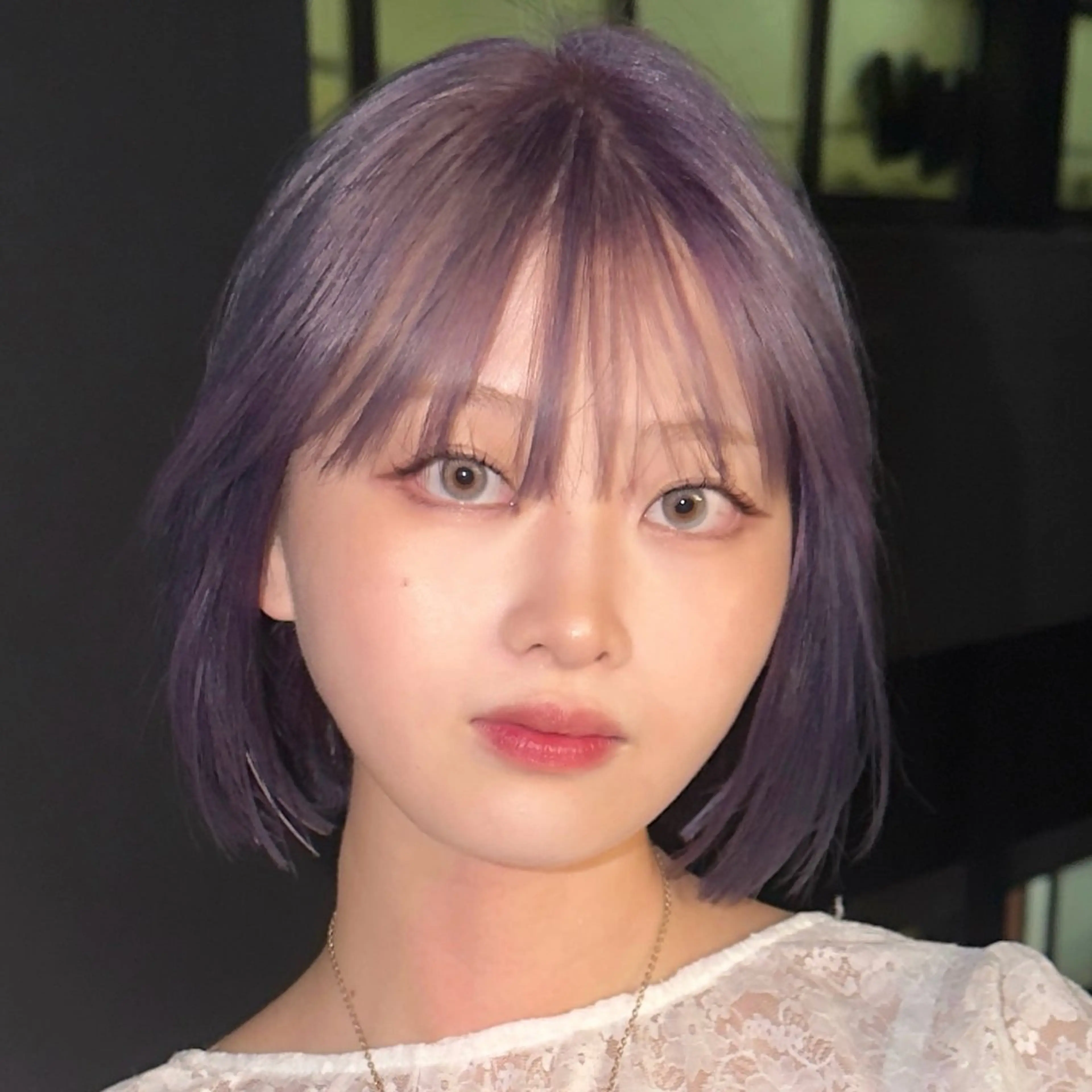 ショート ウルフとデザイン カラーの神のヘアスタイル