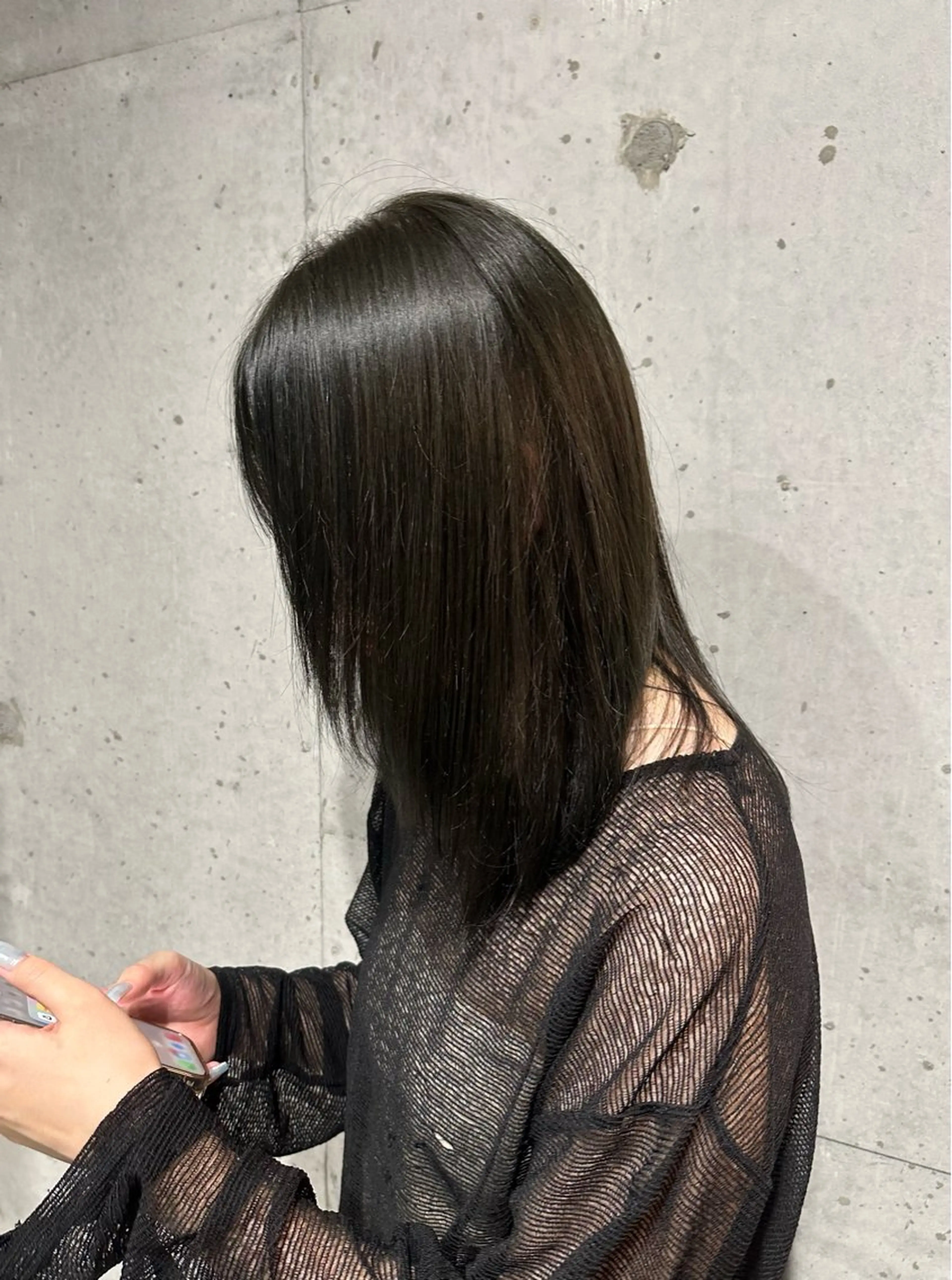 ミディアム カラー アッシュ オリーブアッシュ ヘアカラー トリートメント 金澤 花のヘアスタイル