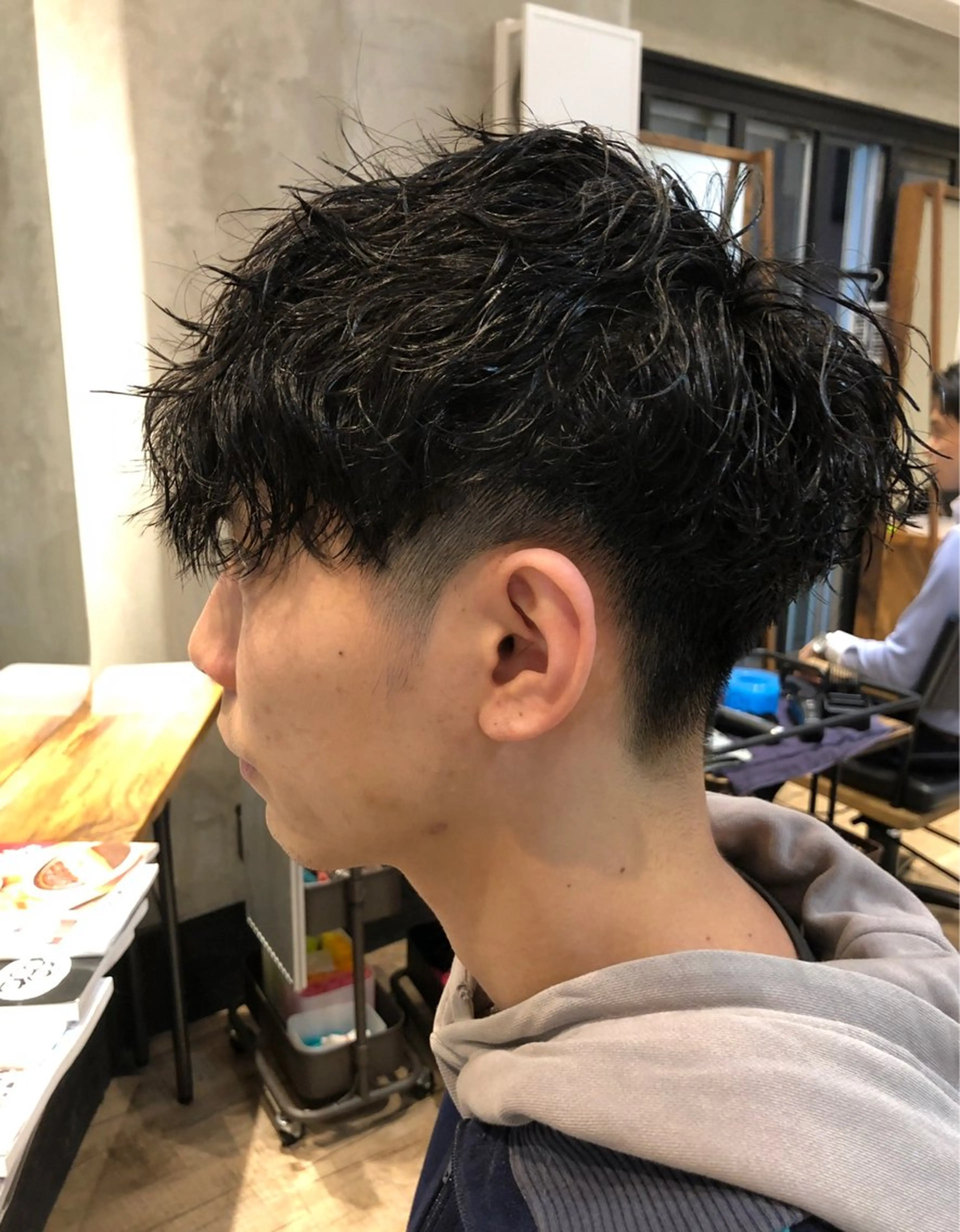 ショート パーマ メンズ ビジネス フェードカット メンズ韓国風 マッシュ メンズパーマ カット パーマ トリートメント ヘアセット amie高崎所属・高崎メンズパーマ 髪質改善TAKEのヘアスタイル