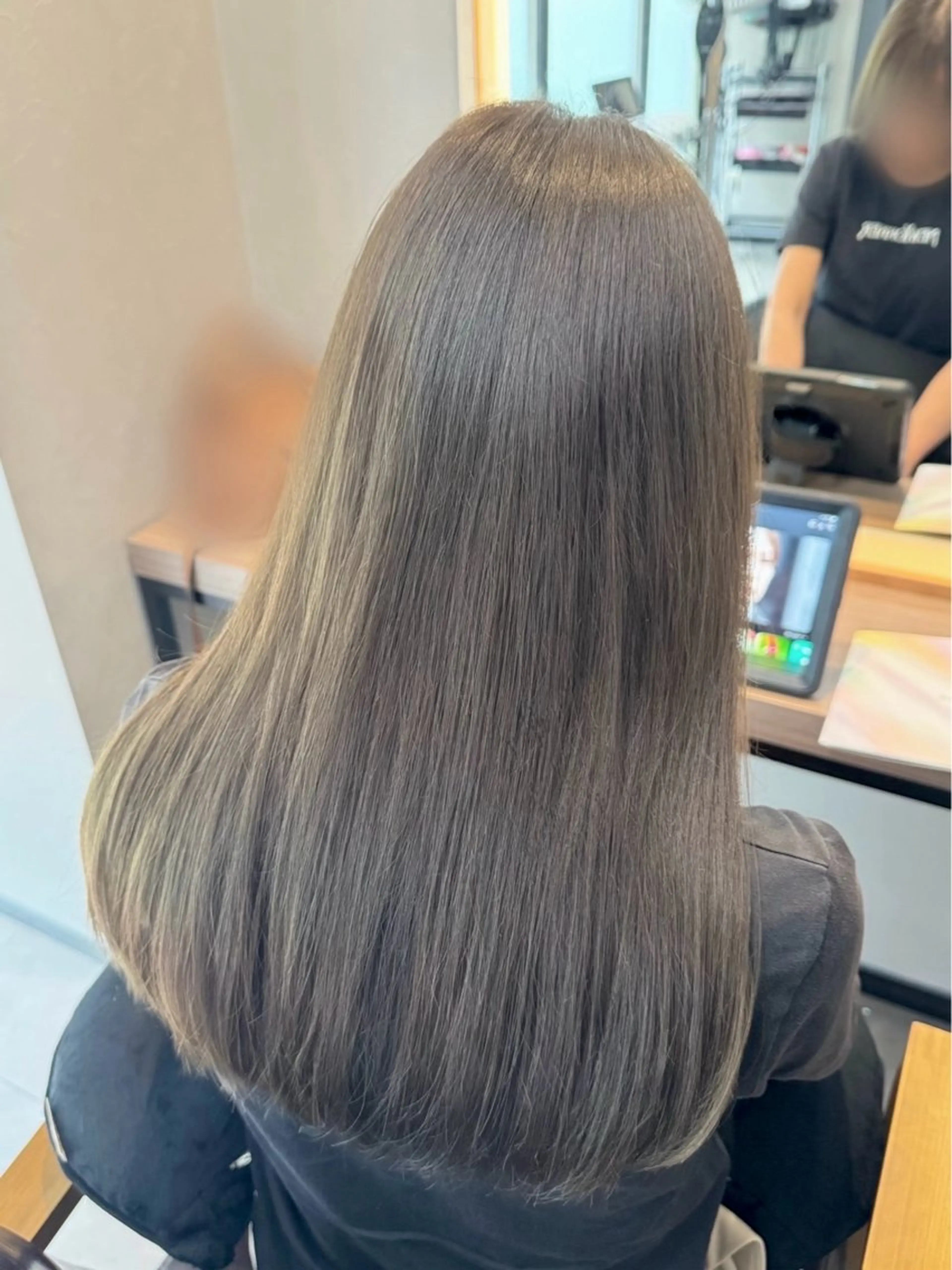 ミディアム カラー ブラウンカラー 透明感カラー オリーブブラウン オリーブカラー カット ヘアカラー トリートメント 🐣KoKoRo🌸 艶髪/顔周りレイヤーのヘアスタイル
