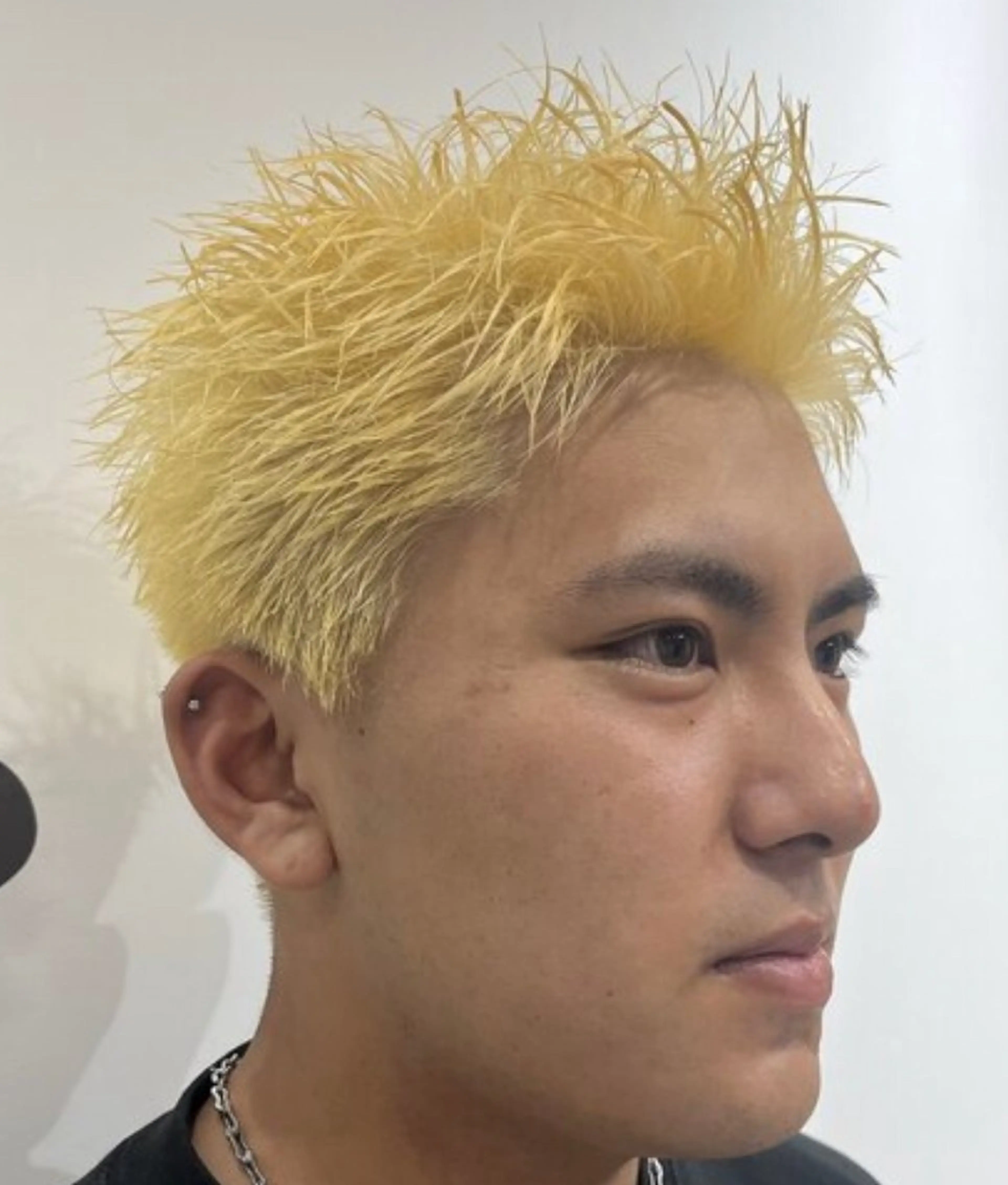 ショート カラー メンズ メンズブリーチ ブリーチ ヘアカラー トリートメント ✨メンズ特化✨ サーフカール🏄‍♂のヘアスタイル