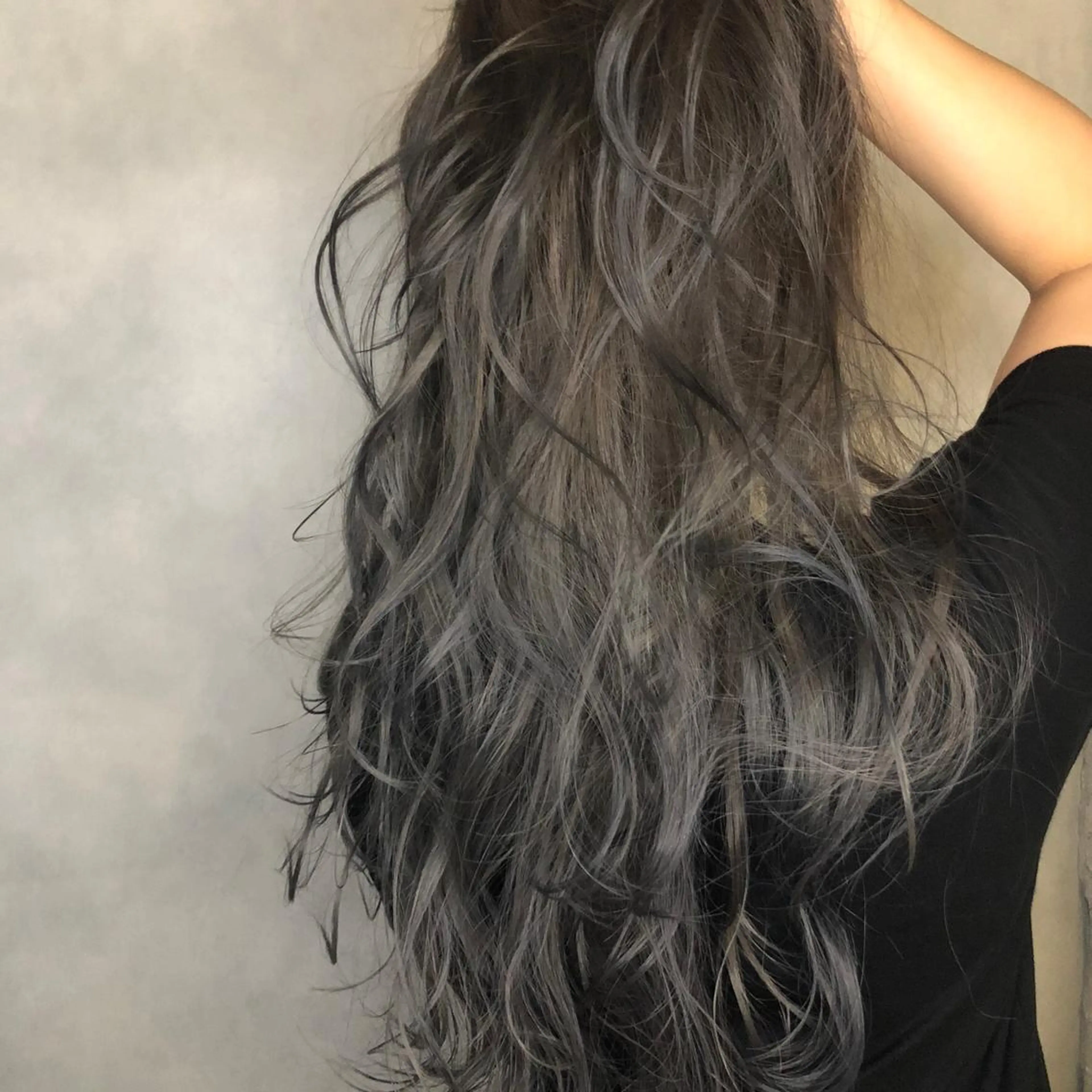 ロング カラー グレージュ ORIKA 美容室のヘアスタイル