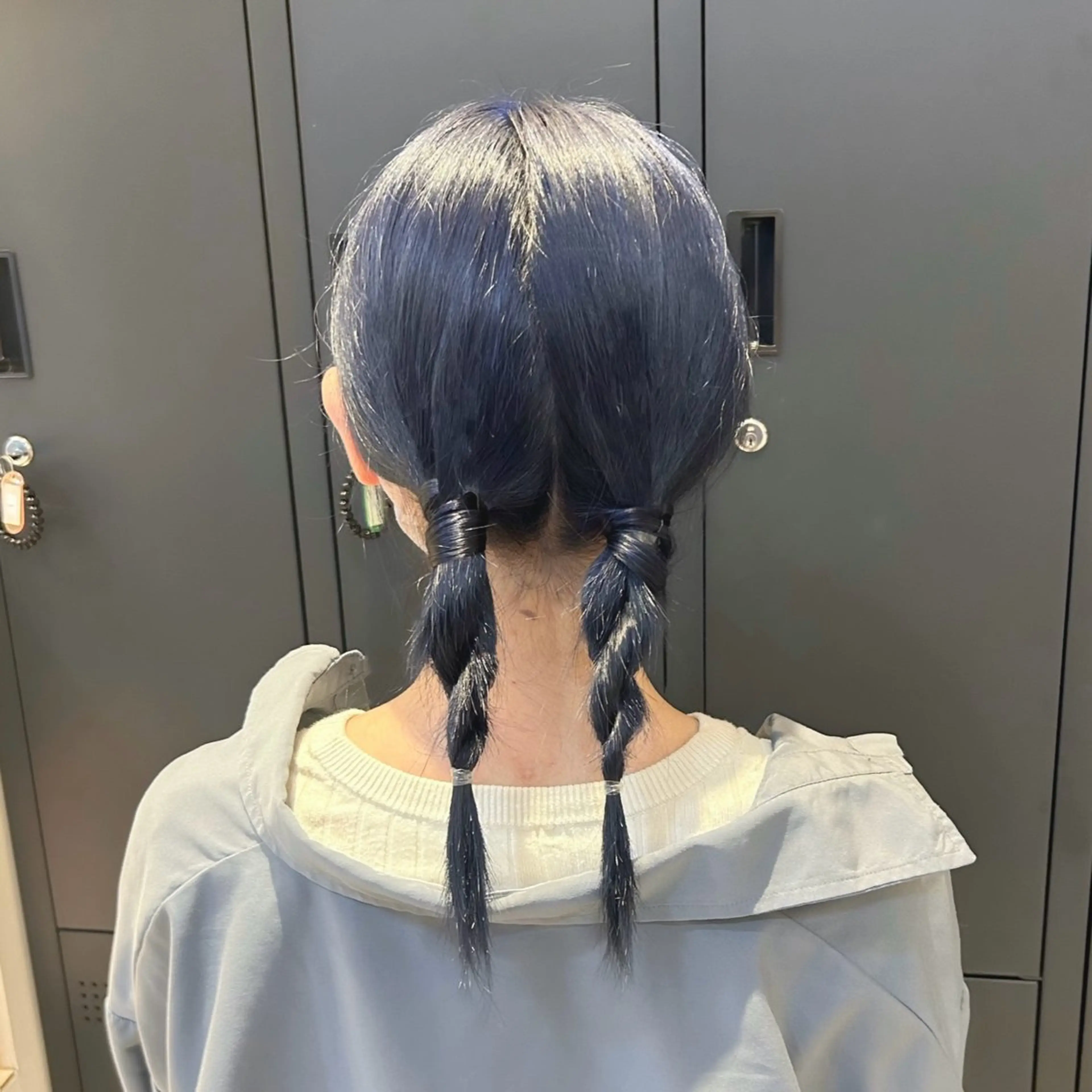 セミロング カラー ヘアアレンジ 黒髪 ブリーチ ブルーカラー ブルーブラック ダブルカラー mei 撮影モデル募集中!のヘアスタイル