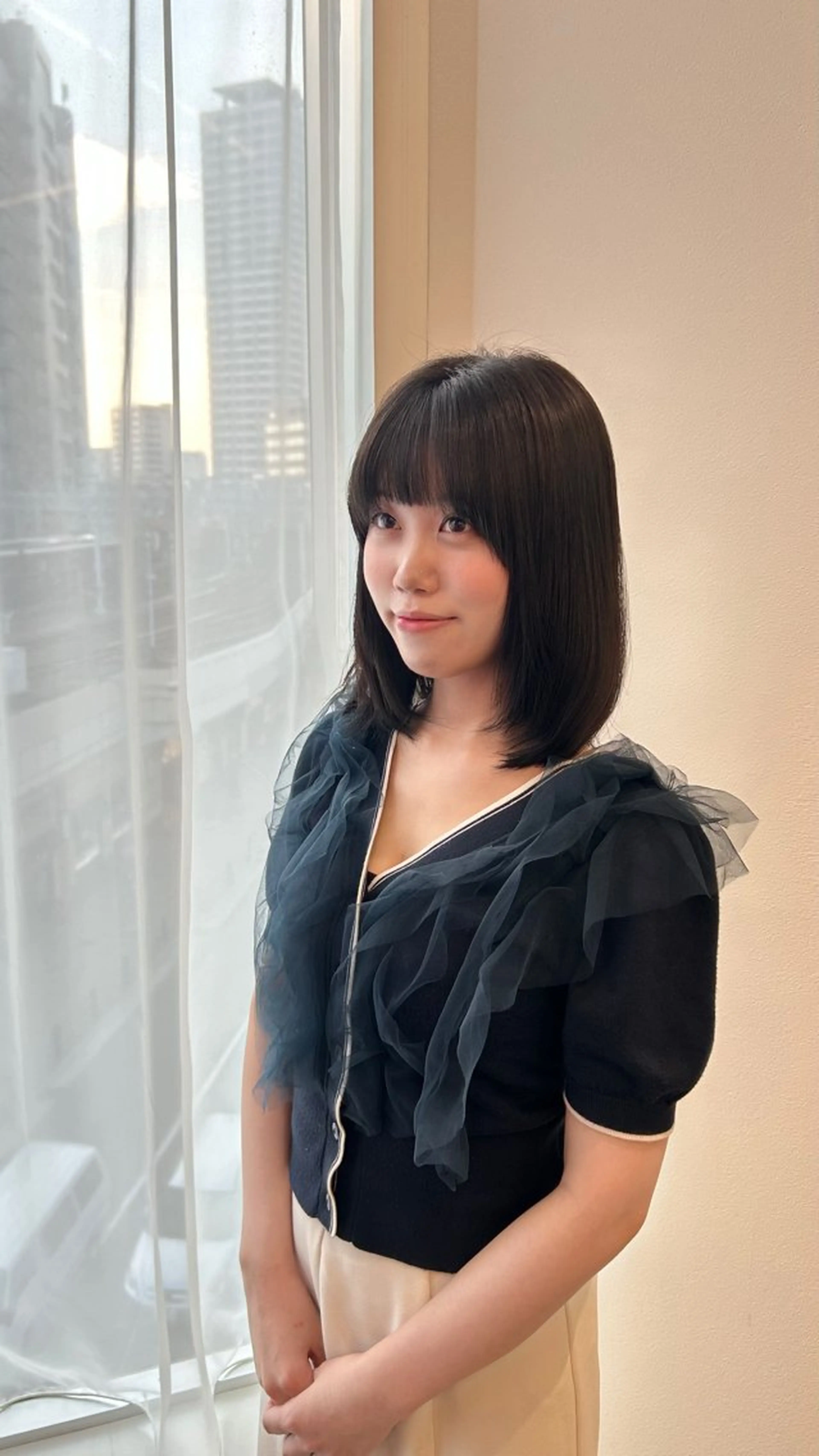 ミディアム カラー 黒髪 ブルーカラー ブルーブラック ヘアカラー 髪質改善／艶髪／ タカハシ セリナのヘアスタイル