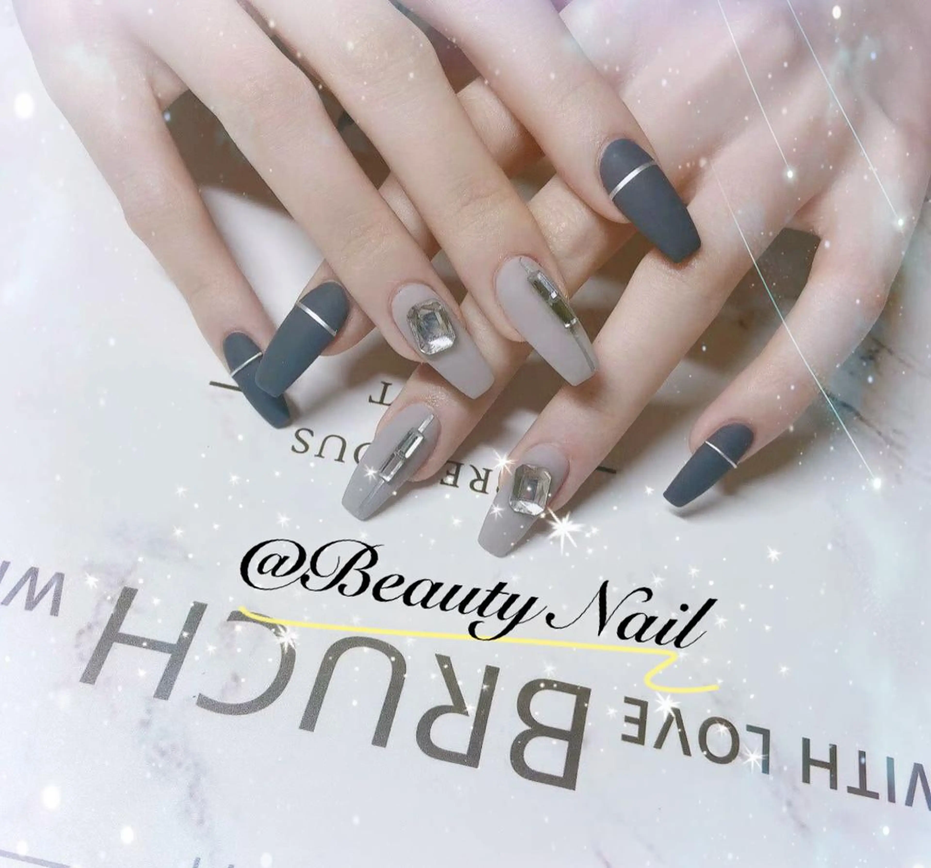 ネイル マットネイル 冬ネイル Moonstone Salon所属・Moonstone Salonのネイルデザイン