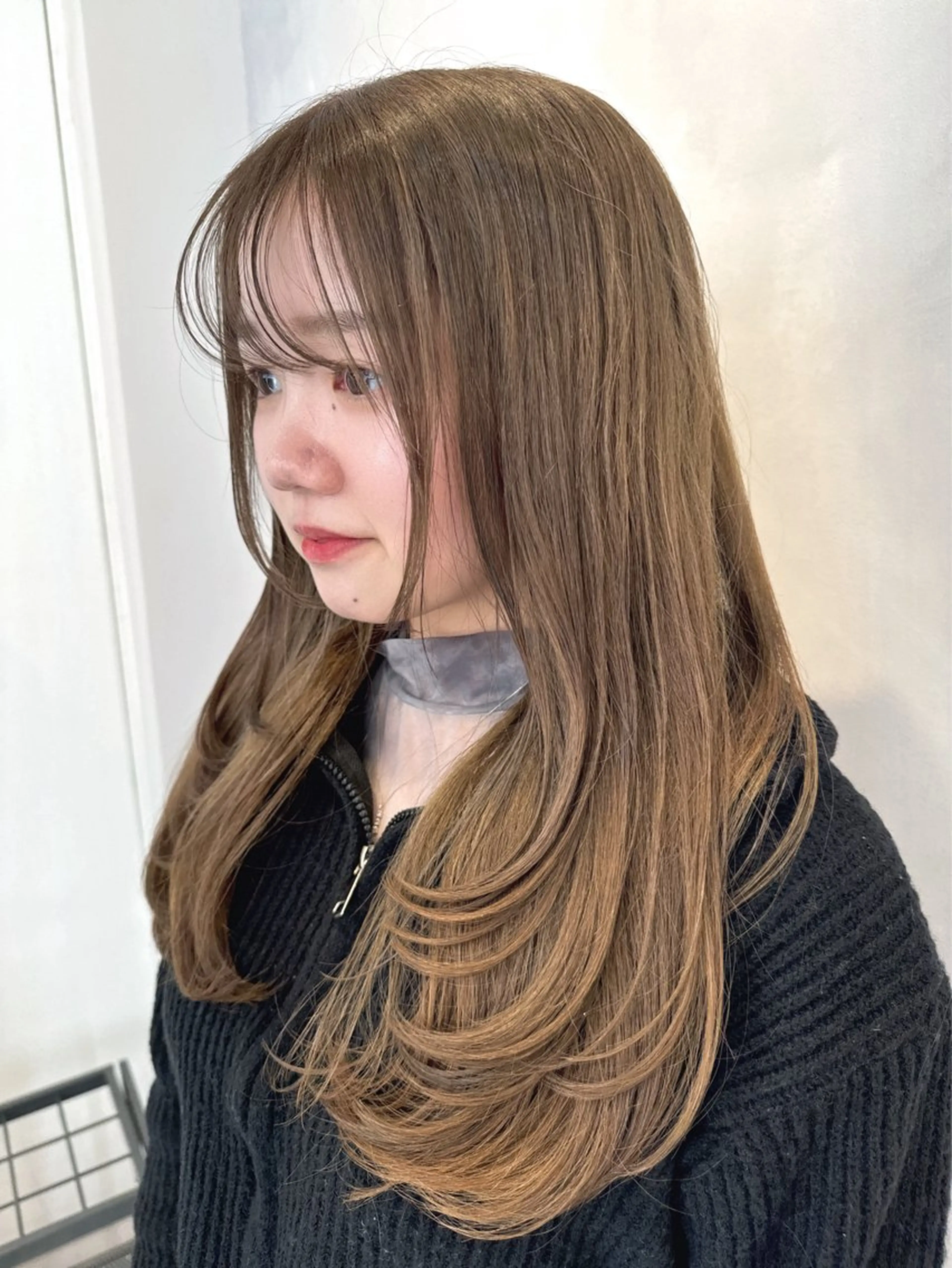 ロング カラー ベージュカラー ブリーチ ミルクティーベージュ レイヤーカット カット ヘアカラー トリートメント 透明感カラー✨艶髪 制作🌱山根あゆみのヘアスタイル