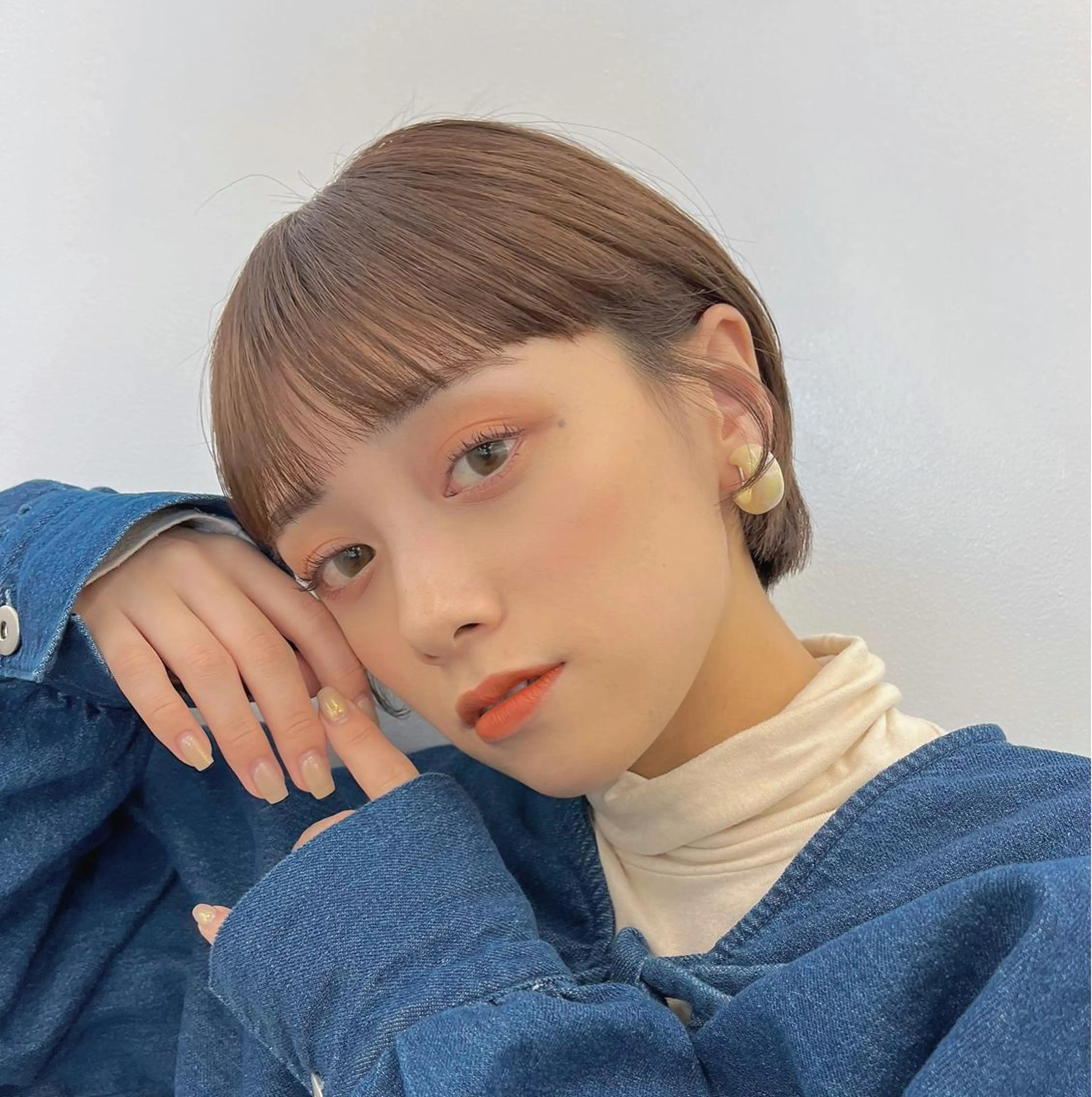 ショート カラー 透明感カラー グレージュ ハイライトカラー ハイトーンカラー ハイライト カット ヘアカラー トリートメント 🌱ボブ/レイヤー/ ベージュ/あやみ✨のヘアスタイル