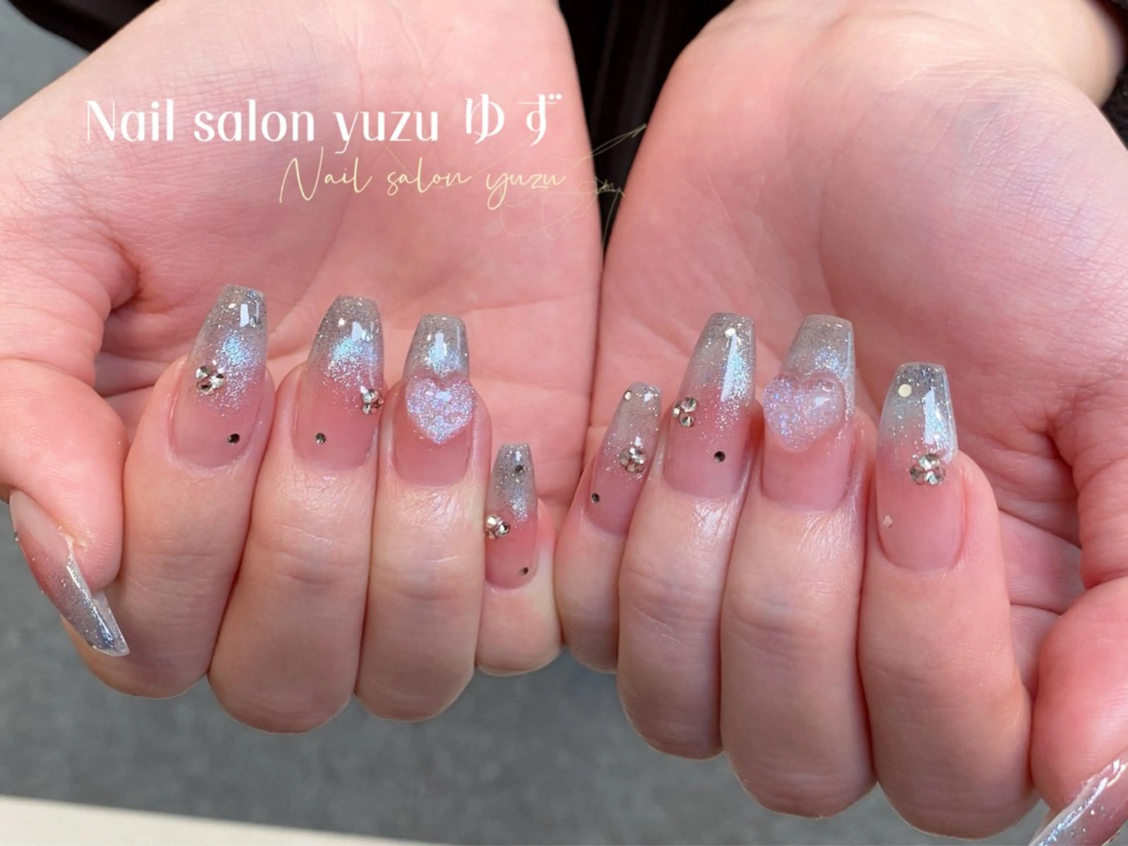 ネイル カジュアル チークネイル 成人式 ドット フレンチネイル ゆず Nail Salonのネイルデザイン