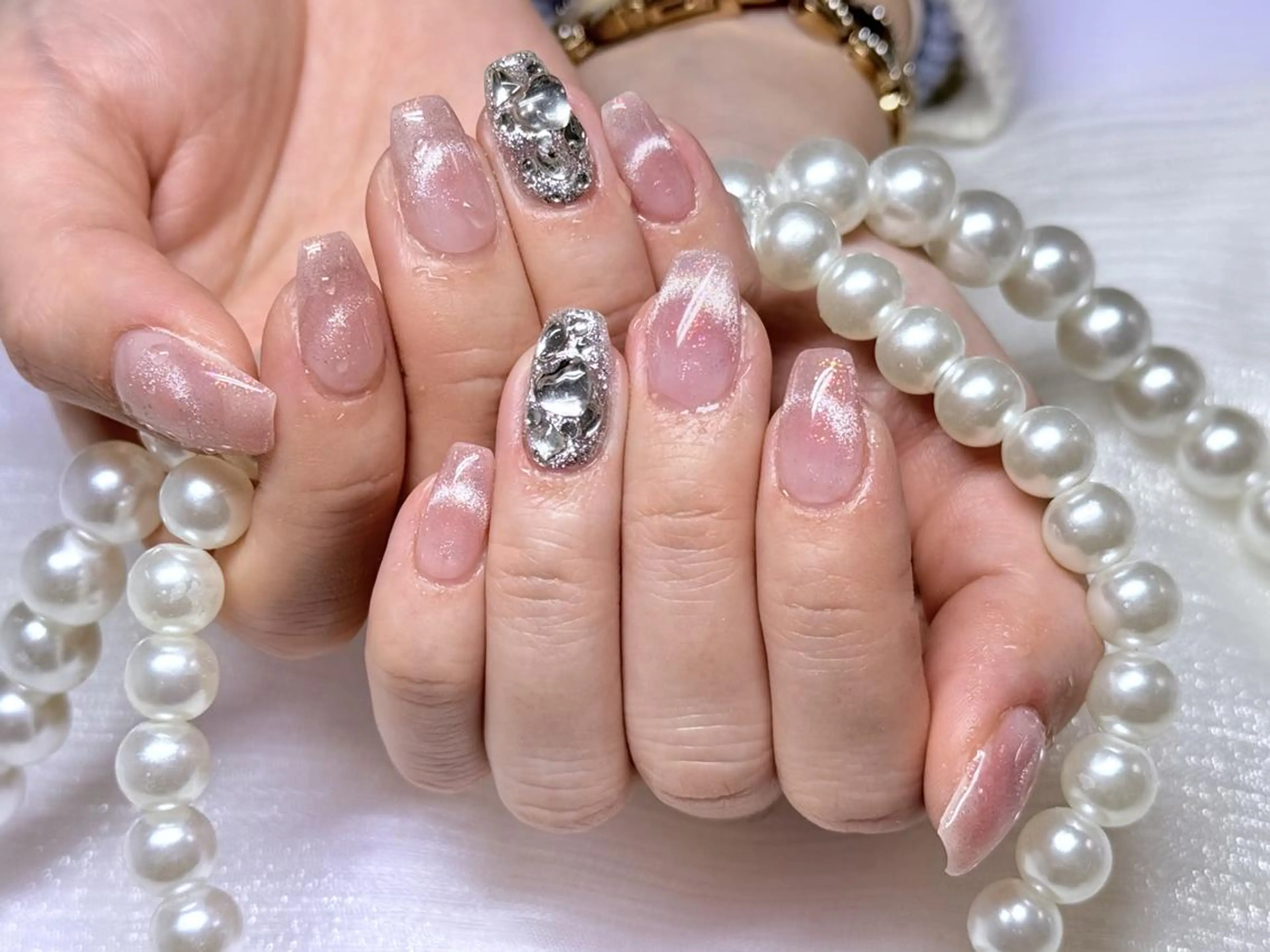 ネイル オーロラネイル 長さ出し フレンチネイル ガーリー キラキラネイル nanako nailのネイルデザイン