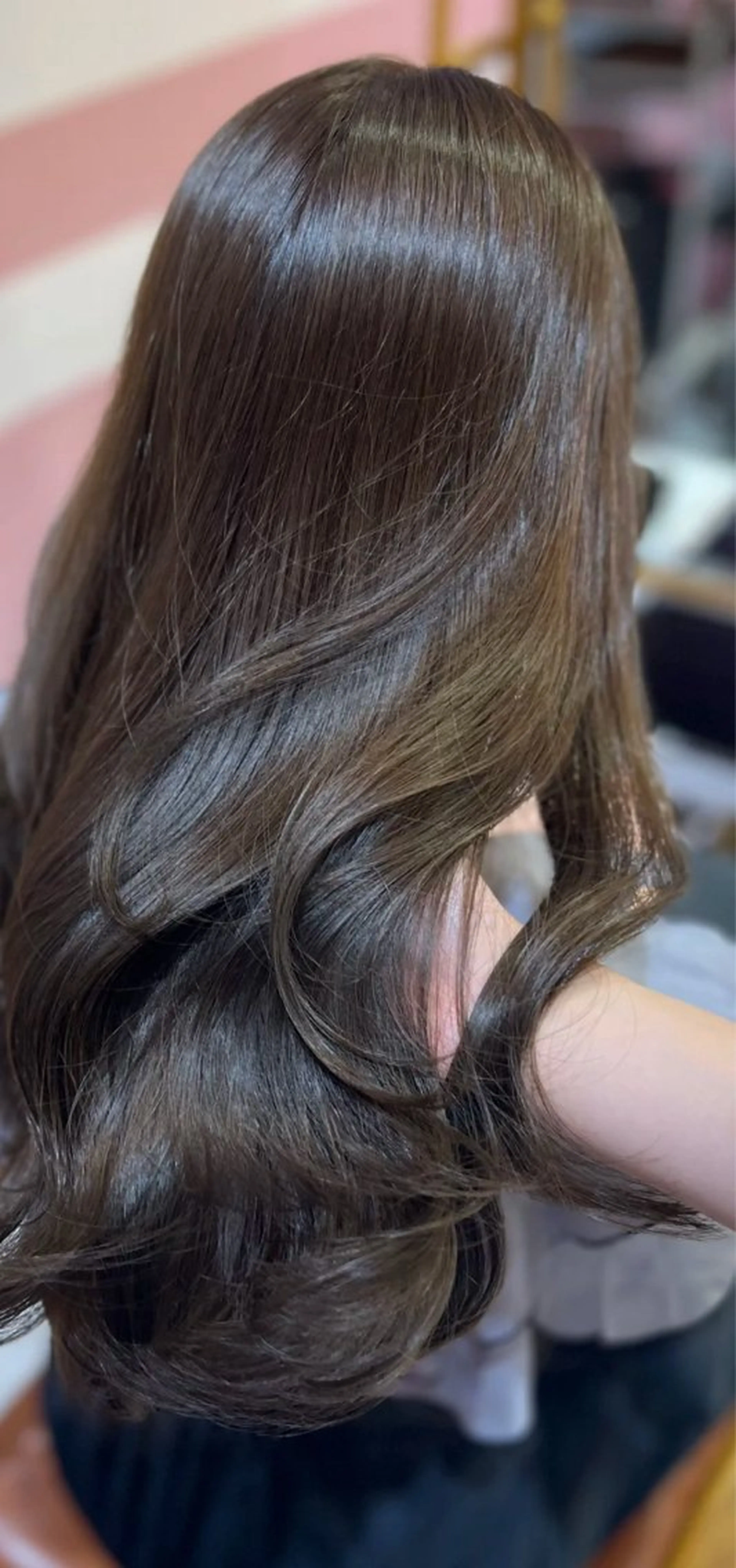 ロング ARMONY表参道店所属・ブリーチなし艶カラー ライムのヘアスタイル