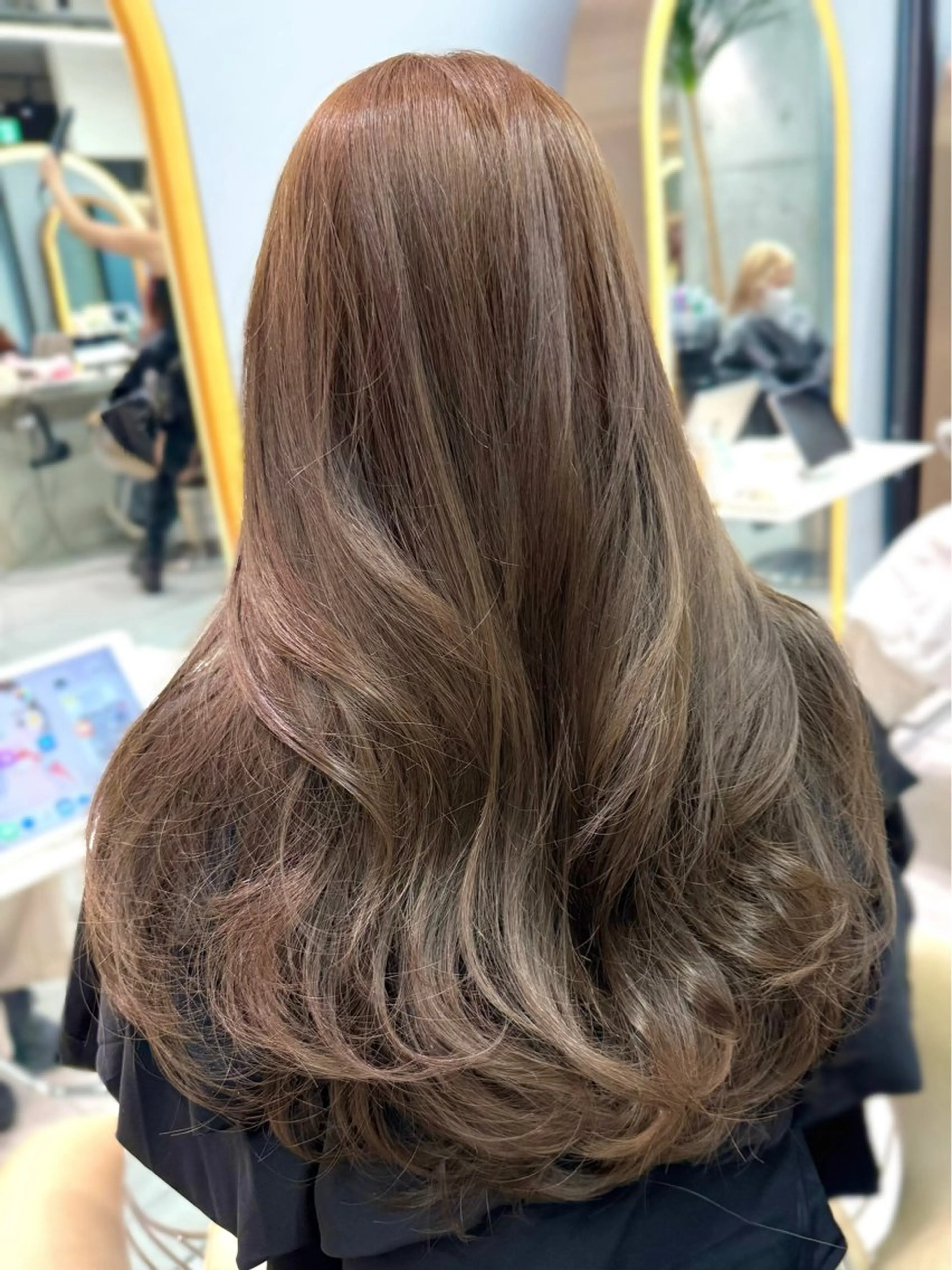 ロング カラー ヘアカラー shion 透明感カラーのヘアスタイル
