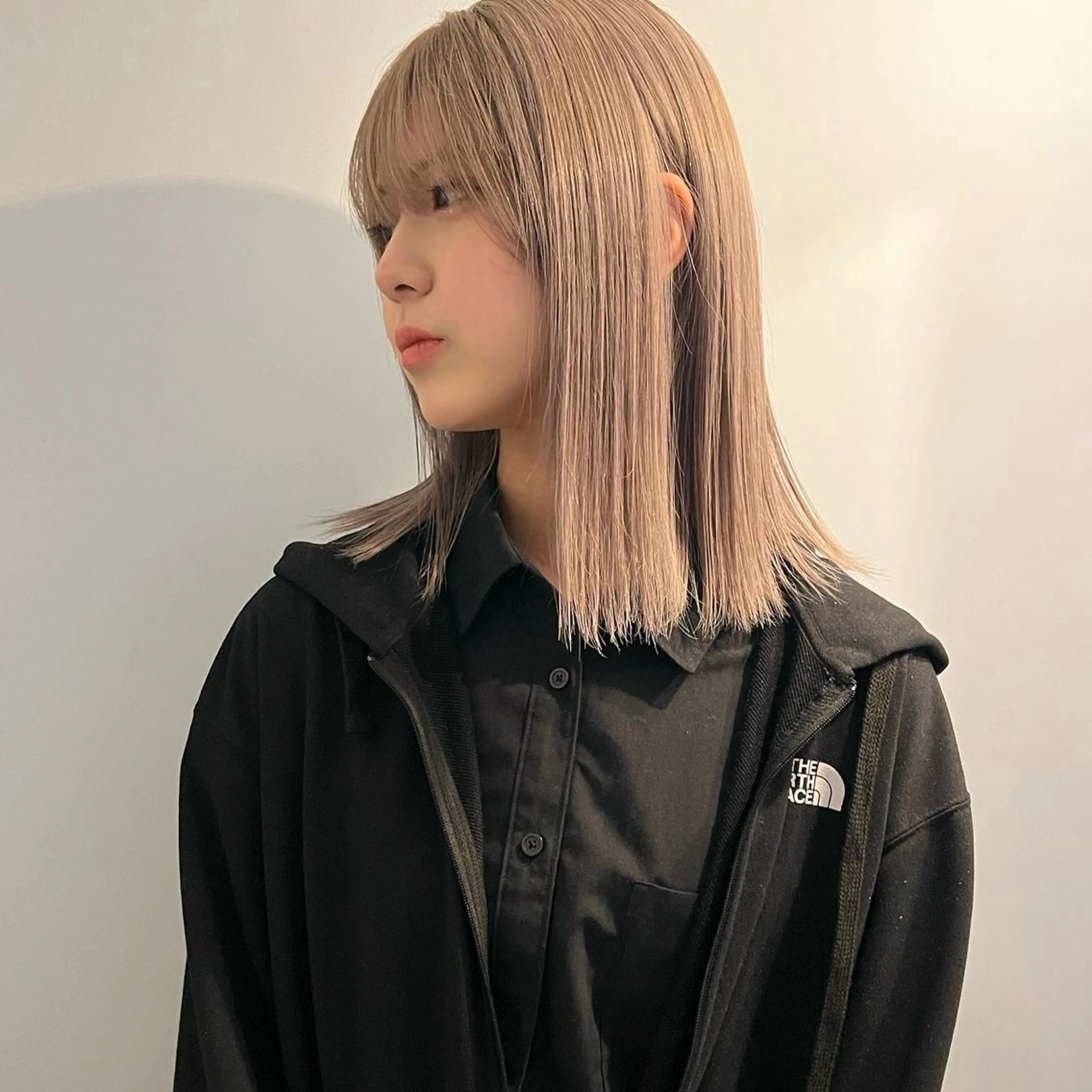 ミディアム 舟橋耀/ブリーチカラ ー/レイヤーカットのヘアスタイル