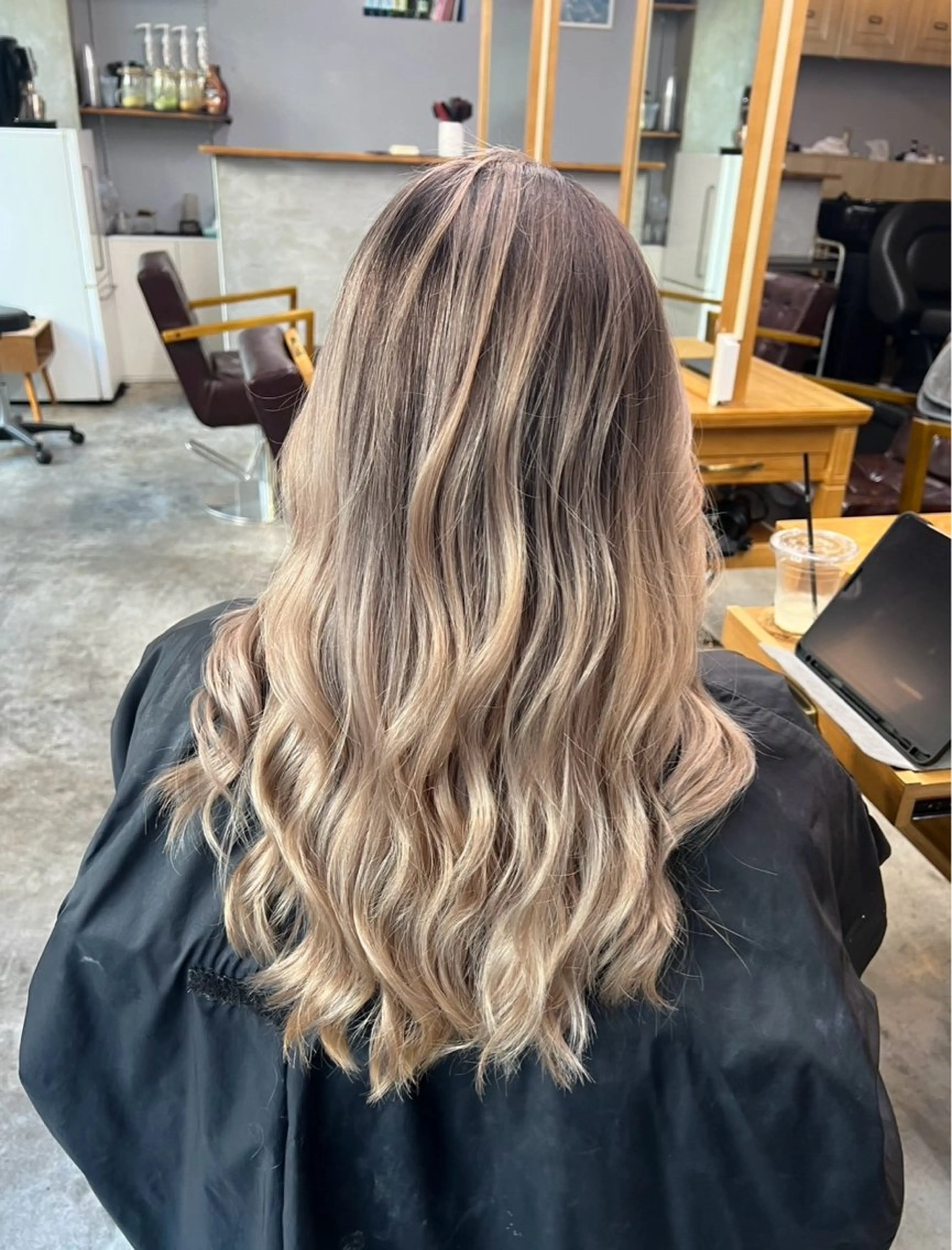 セミロング カラー バレイヤージュ ベージュカラー ホワイトベージュ レイヤーカット ヘアカラー トリートメント ROBIN所属・指名数No.1 /NAOYAのヘアスタイル