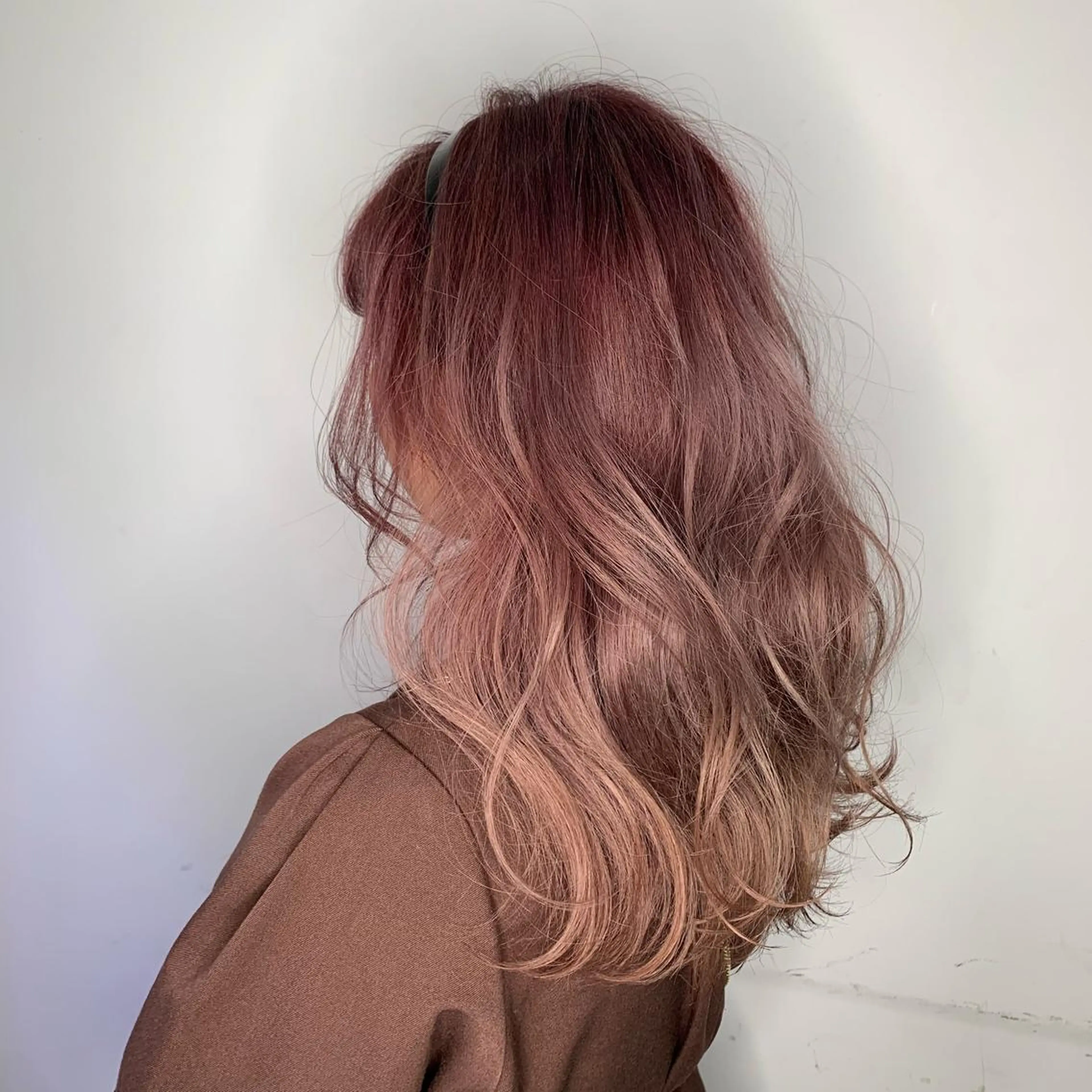 ロング カラー ベージュカラー ピンクカラー ピンクベージュ ヘアカラー AMI ウルフパーマ/メンズのヘアスタイル