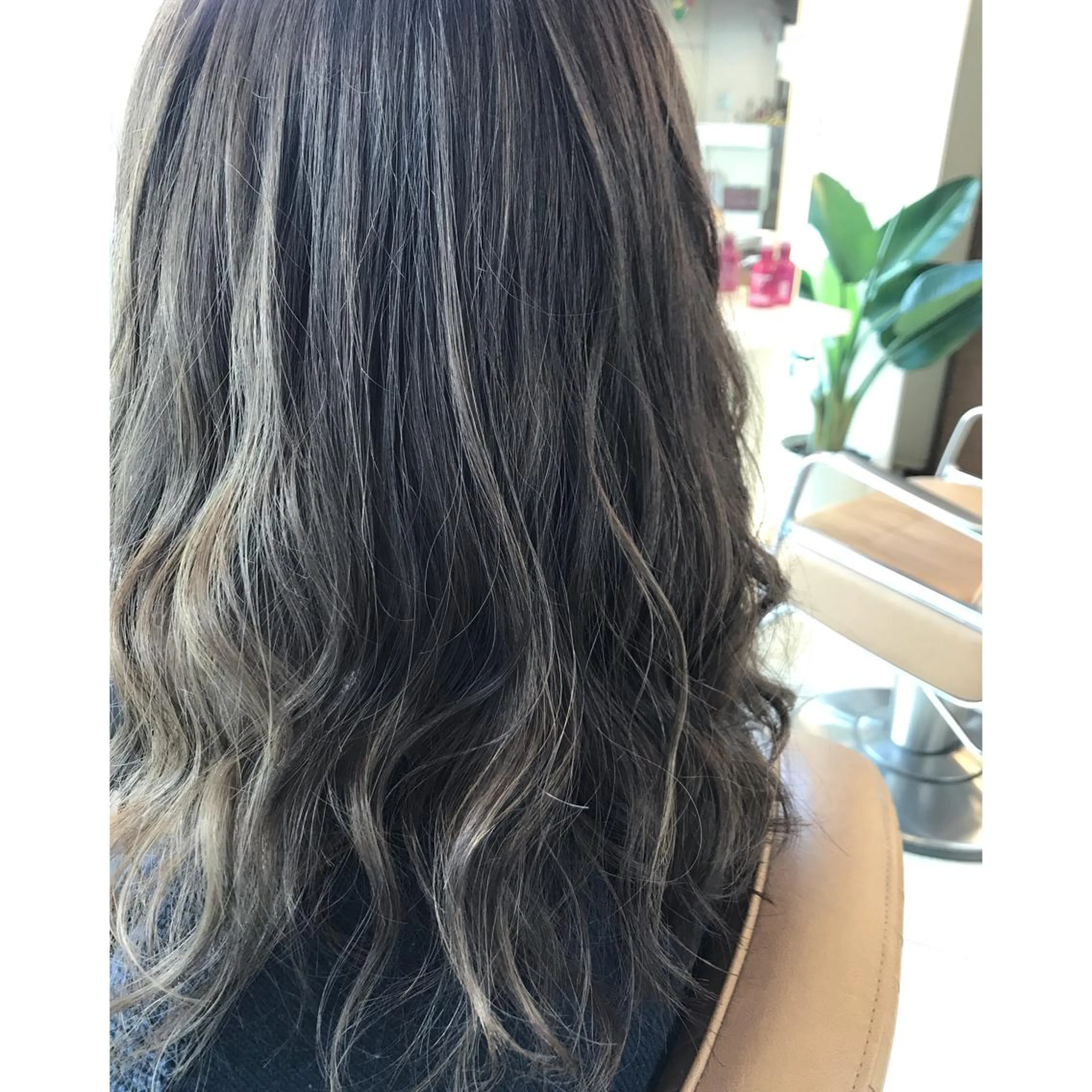 ロング カラー アディクシーカラー ブリーチ ハイライトカラー ハイライト トリートメント 坂西 春果のマツエク・マツパデザイン