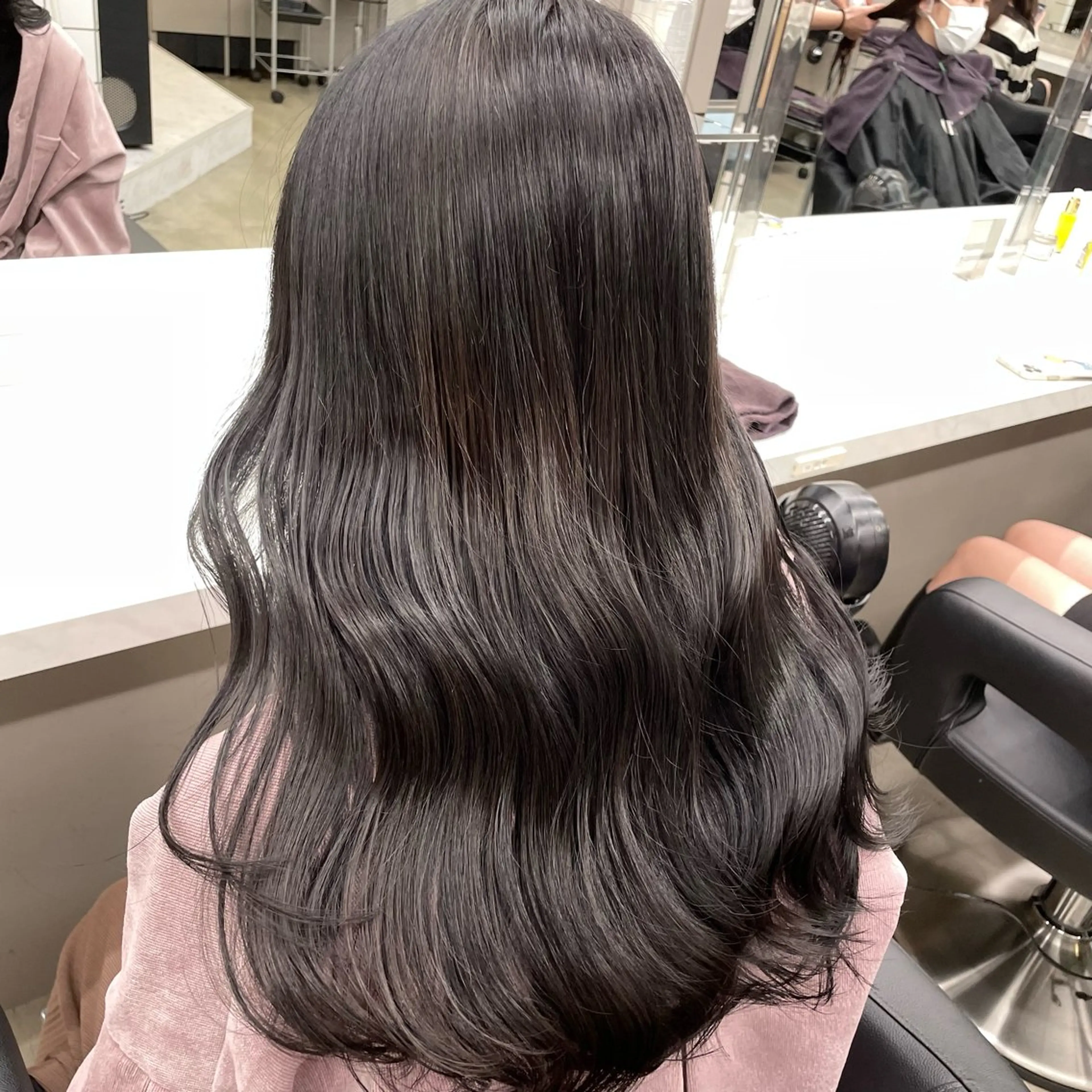 セミロング カラー ヘアアレンジ 韓国レイヤー＆ピンク 艶髪🩶maikoのヘアスタイル