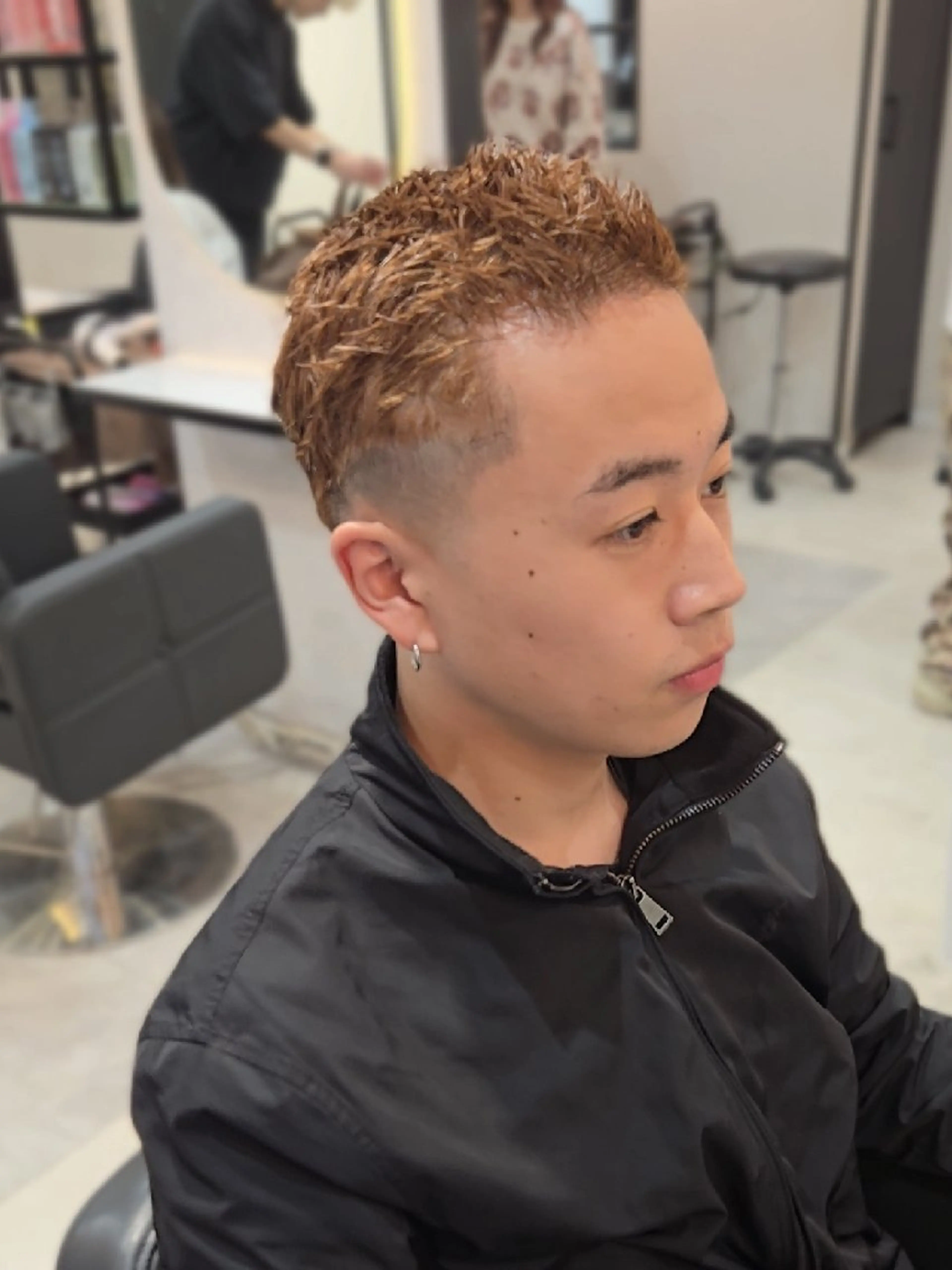 メンズ パーマ ショート カラー メンズブリーチ メンズパーマ ブリーチ ブラウンカラー ブリーチなしカラー カット ヘアカラー パーマ Lapis 名古屋駅前店所属・LEN名古屋/パーマ メンズ特化美容師のヘアスタイル