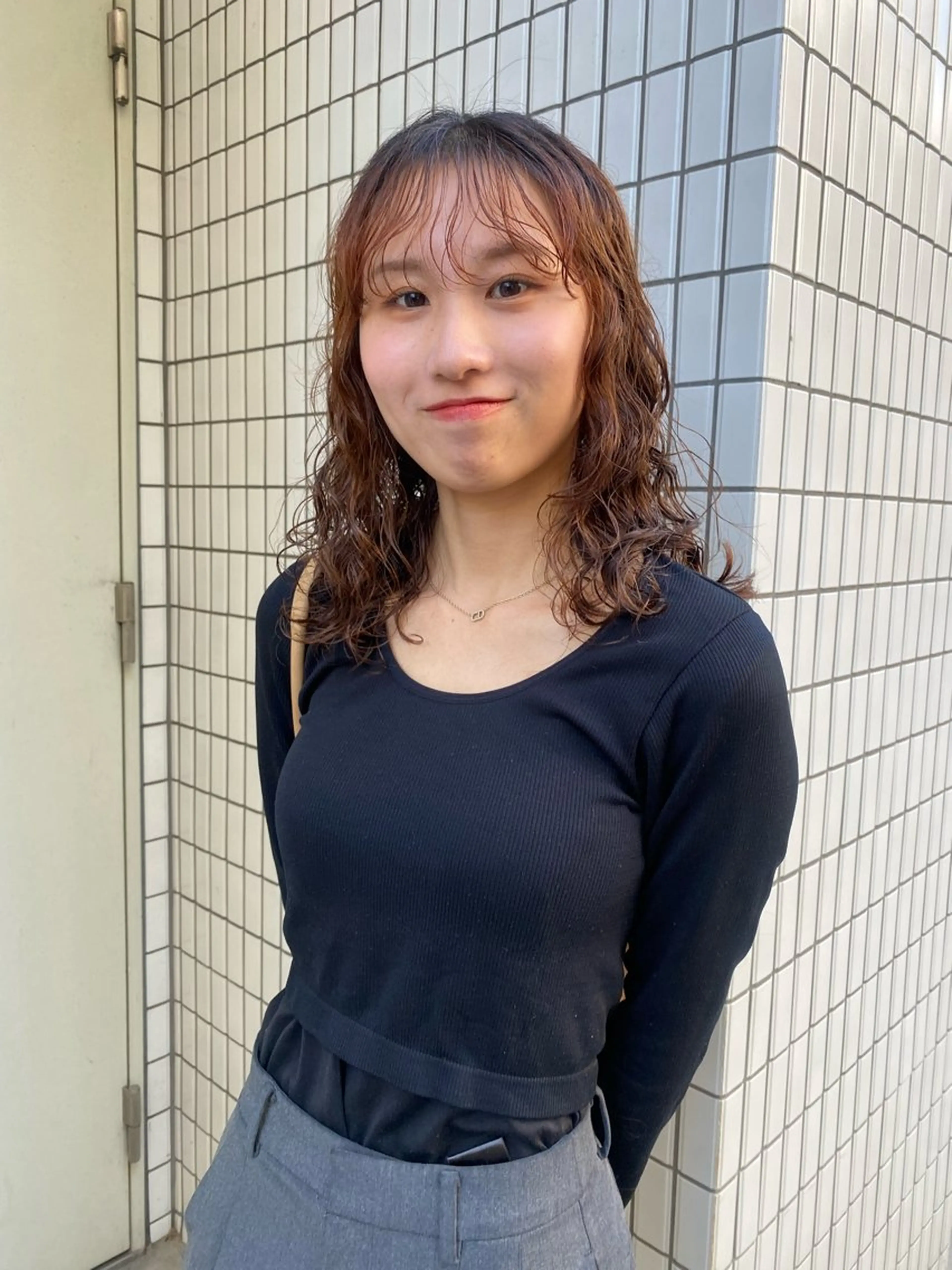 ミディアム パーマ 磯谷 朋のヘアスタイル