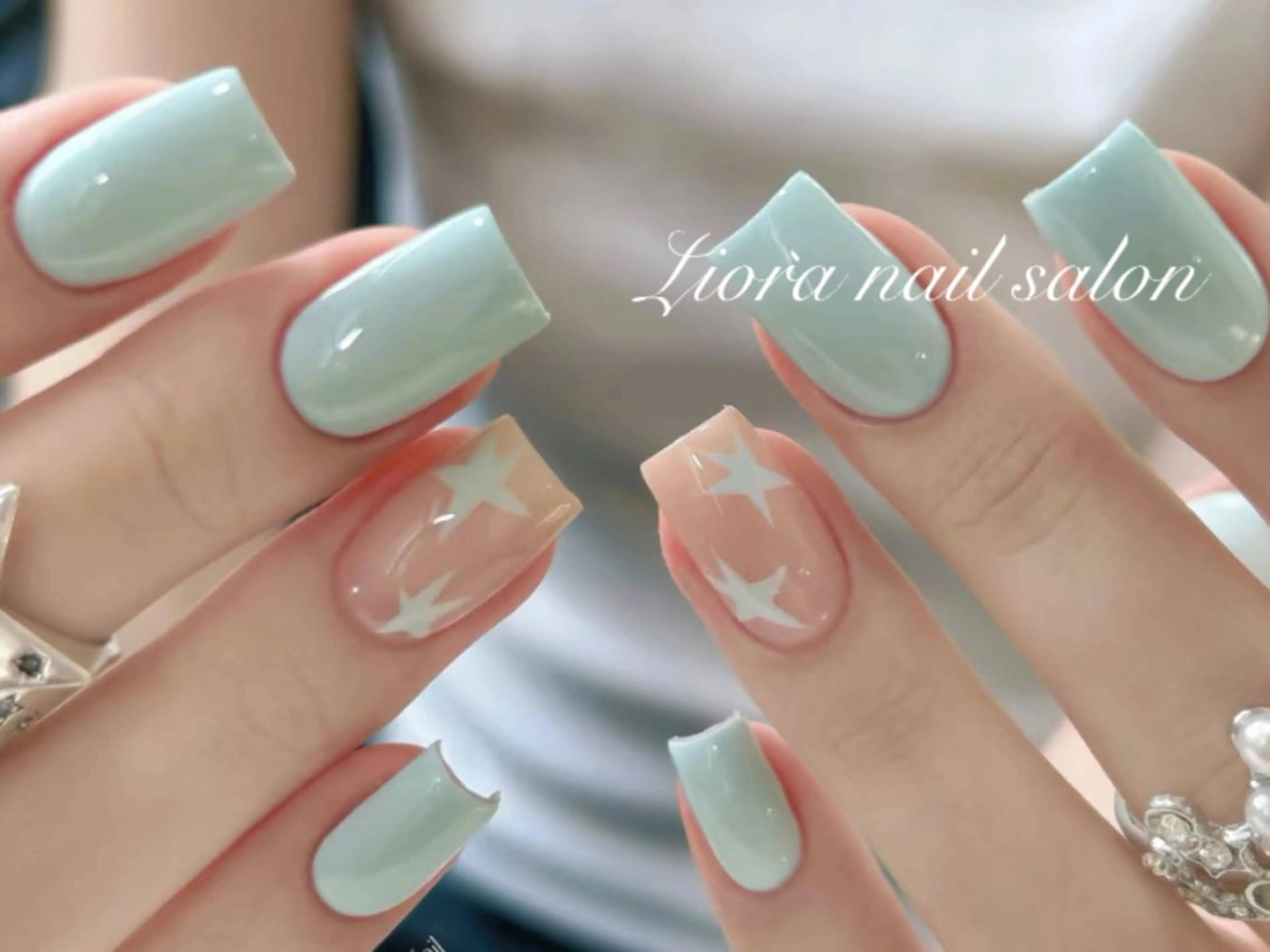 ネイル フレンチネイル ジェルネイル ガーリー グラデーション キラキラネイル ハンドネイル Liora ネイルサロン所属・Liora nail salonのネイルデザイン