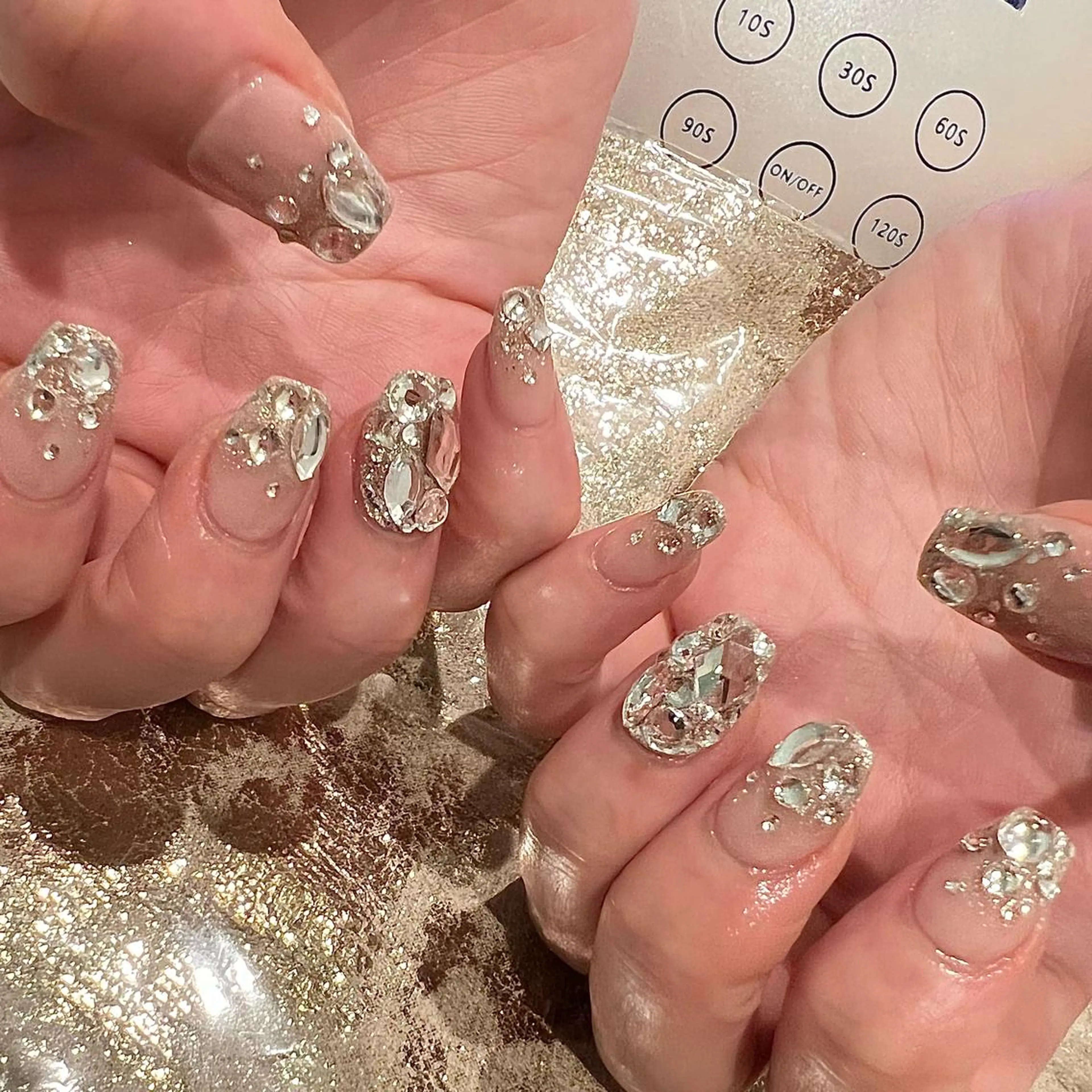 ネイル グラデーション キラキラネイル ハンドネイル H🌺 NAILのネイルデザイン