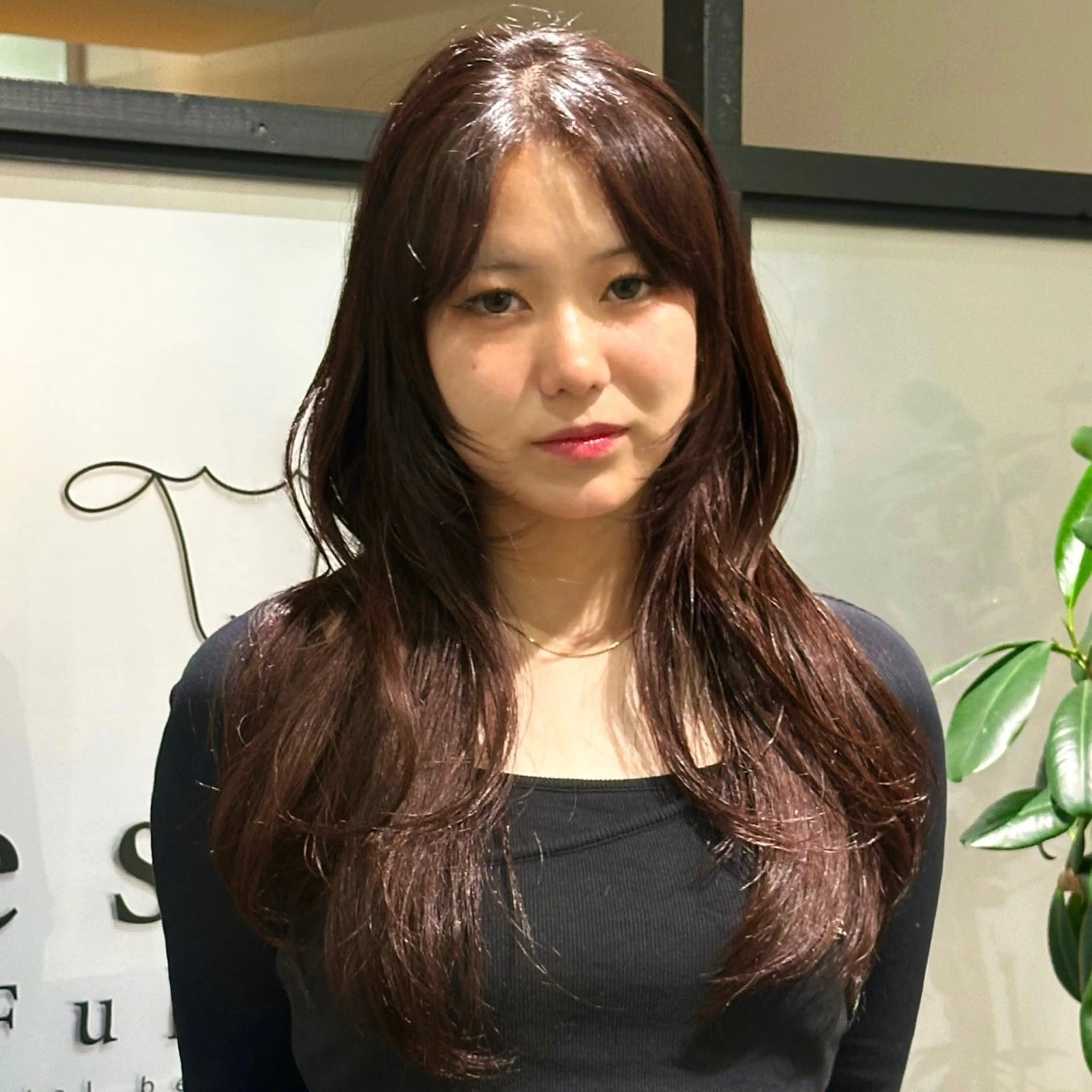 ロング カラー ロングレイヤー ボルドーカラー ブラウンカラー 顔まわりレイヤー レイヤーカット カット ヘアカラー トリートメント est-r.Fukuoka所属・マエダルイ🌐 レイヤースタイルのヘアスタイル