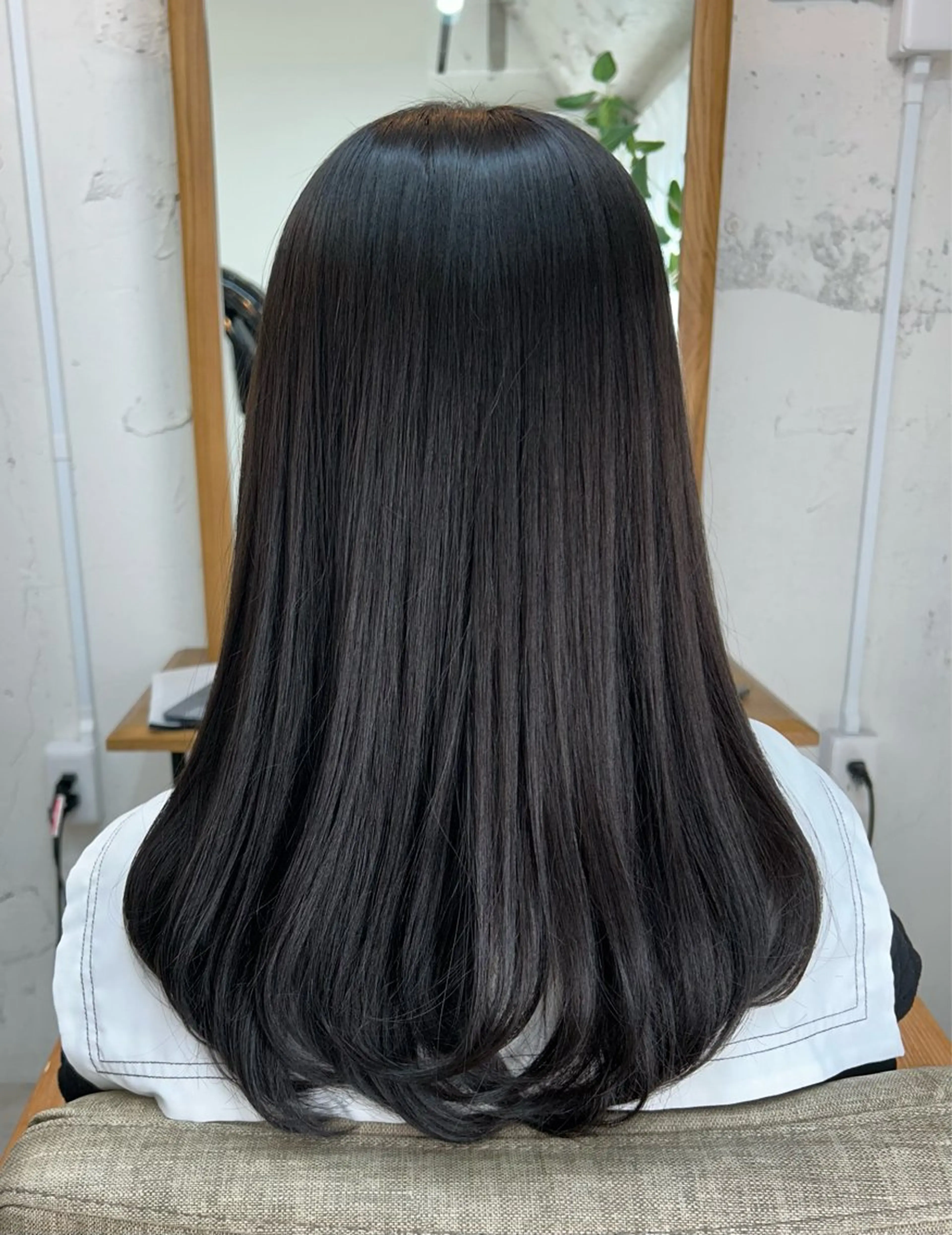 ロング カラー 黒髪 ブリーチ 透明感カラー 岩崎 美帆のヘアスタイル