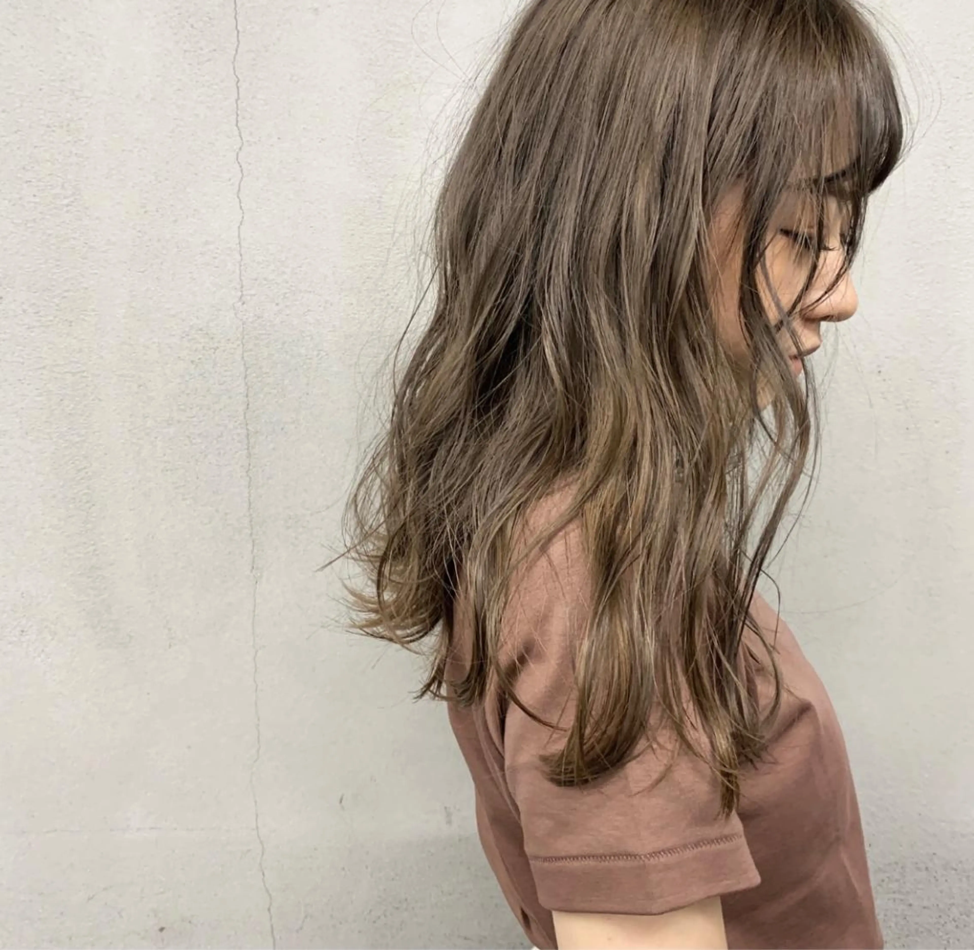ロング カラー パーマ ヘアアレンジ メンズ キッズ ネイル マツエク・マツパ アッシュ ベージュカラー 透明感カラー #tag 稗田綾加のヘアスタイル