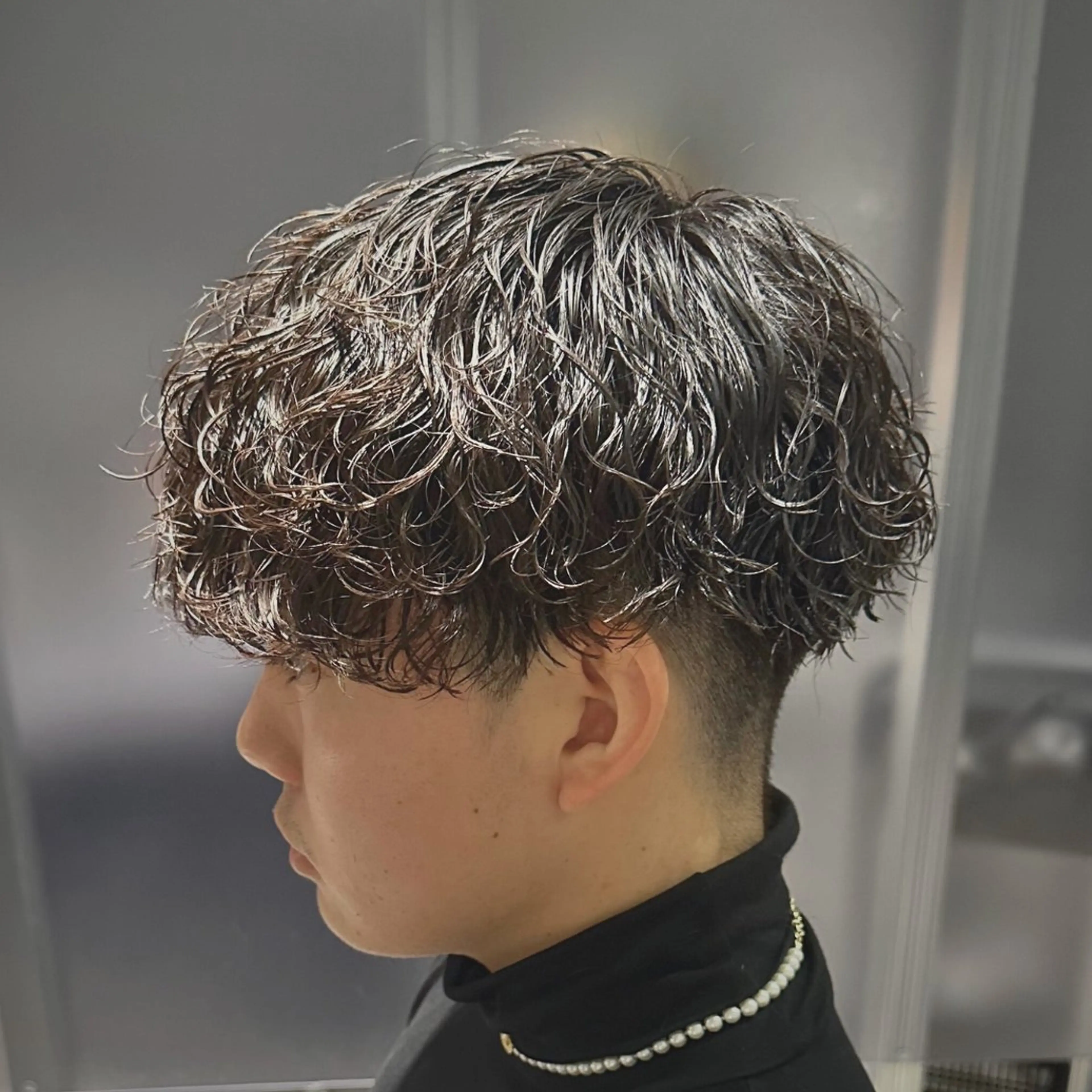 ミディアム パーマ メンズ ミディアムパーマ メンズパーマ 波巻きパーマ GLANZ/メンズ カットモデル予約用のヘアスタイル