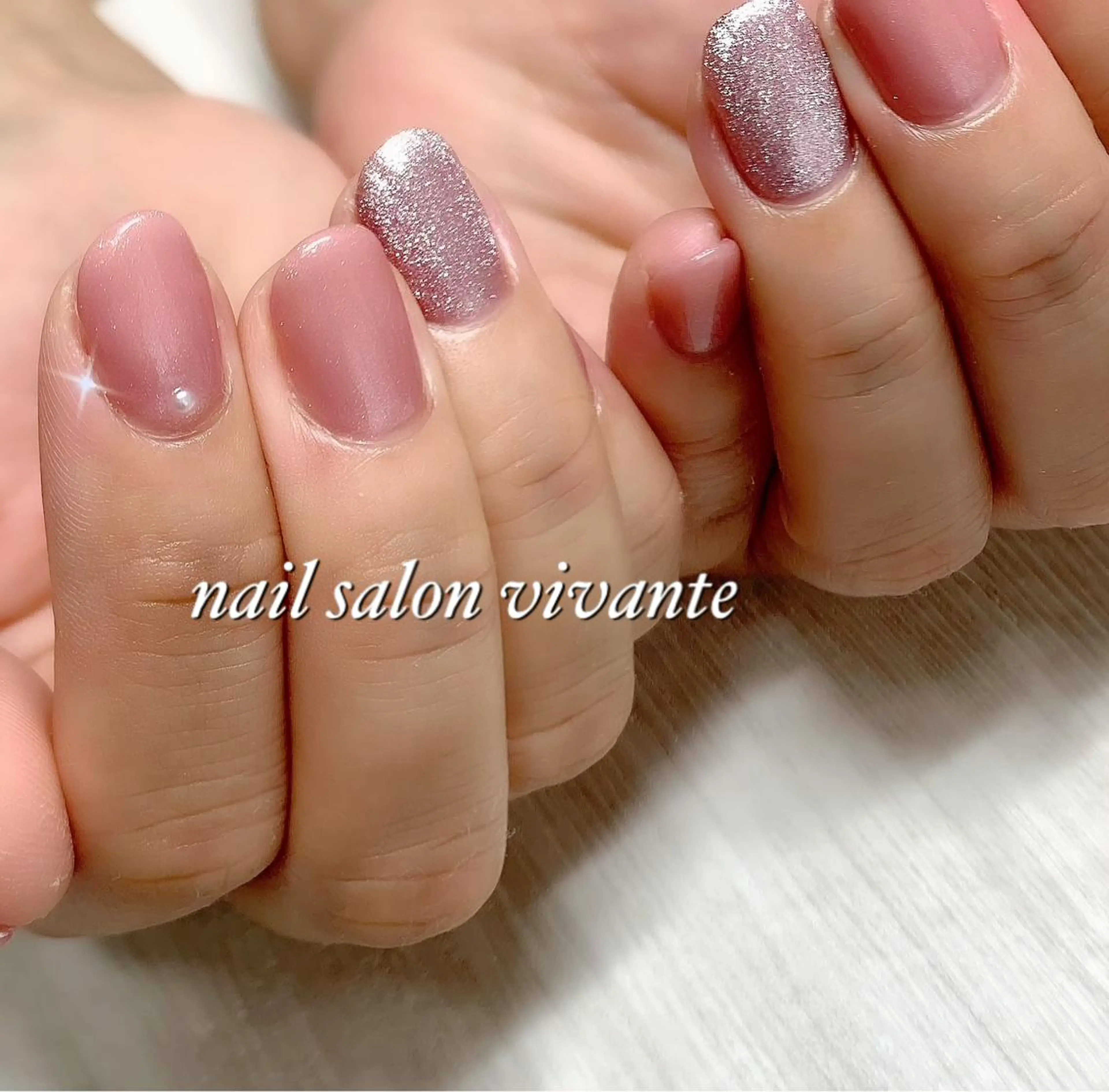 ネイル キラキラネイル ラメ(グリッター) マグネットネイル ワンカラーネイル ピンク nail salon vivante所属・nail salon vivanteのネイルデザイン