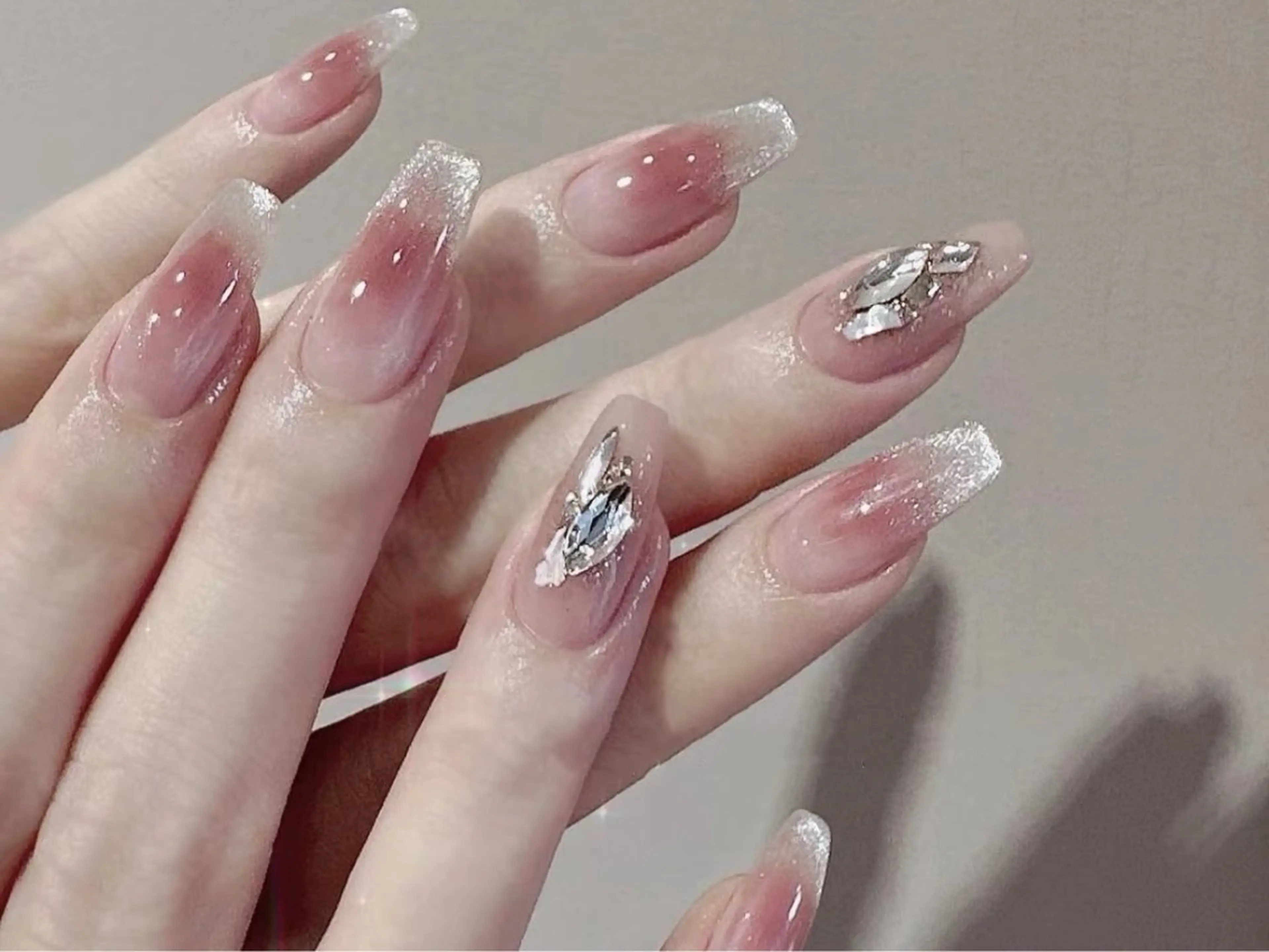 ロング ハンドネイル フットネイル ハンドケア flora所属・NAILS Soraのネイルデザイン