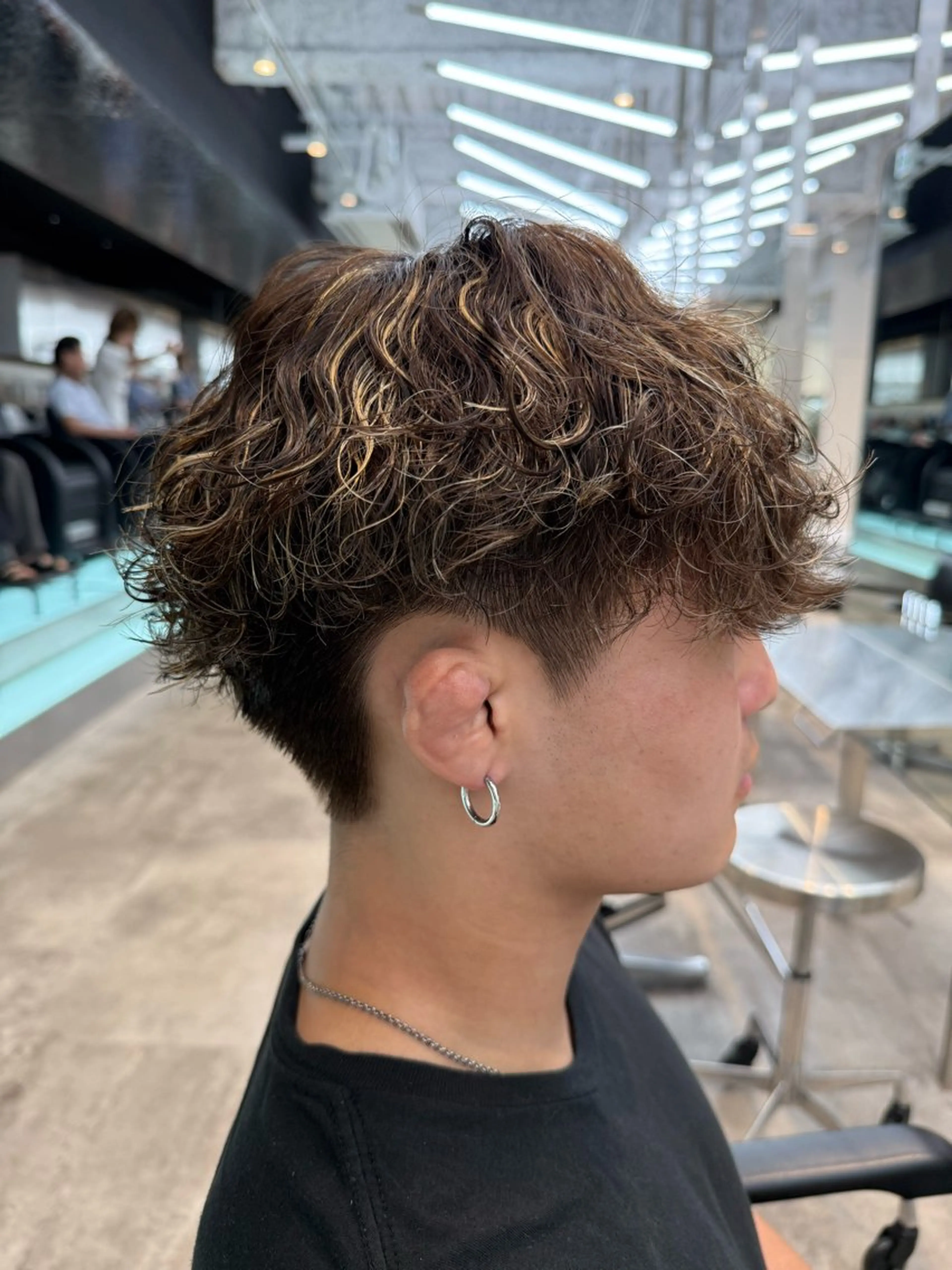 カラー パーマ メンズ メンズハイライト メンズパーマ 波巻きパーマ ブラウンカラー ハイライトカラー カット ヘアカラー パーマ トリートメント 【fifth】渡部 永遠のヘアスタイル