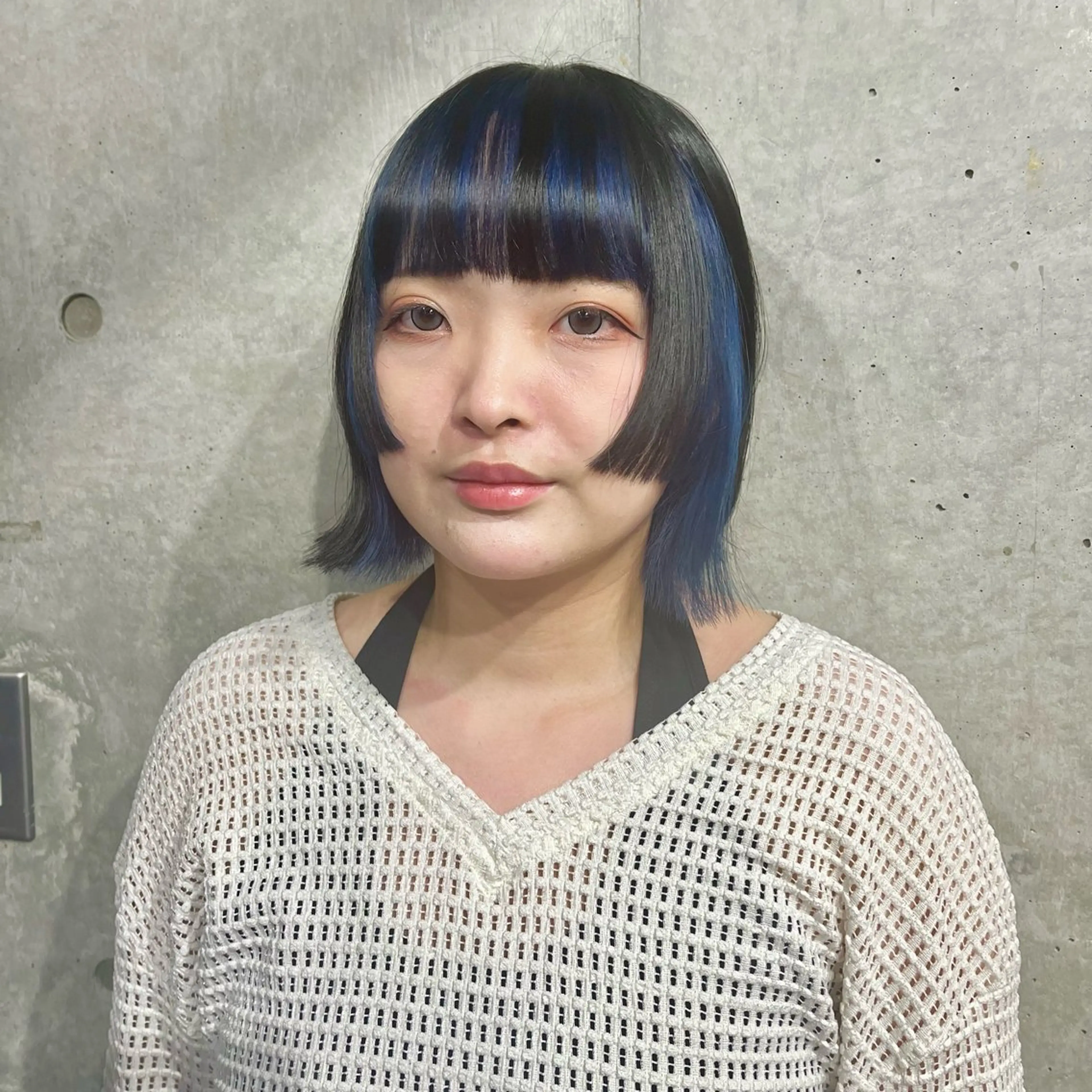 ミディアム カラー 黒髪 ブリーチ ブルーカラー ブルーブラック ケアブリーチ ヘアカラー 藤澤 夏実/インナーカラーのヘアスタイル