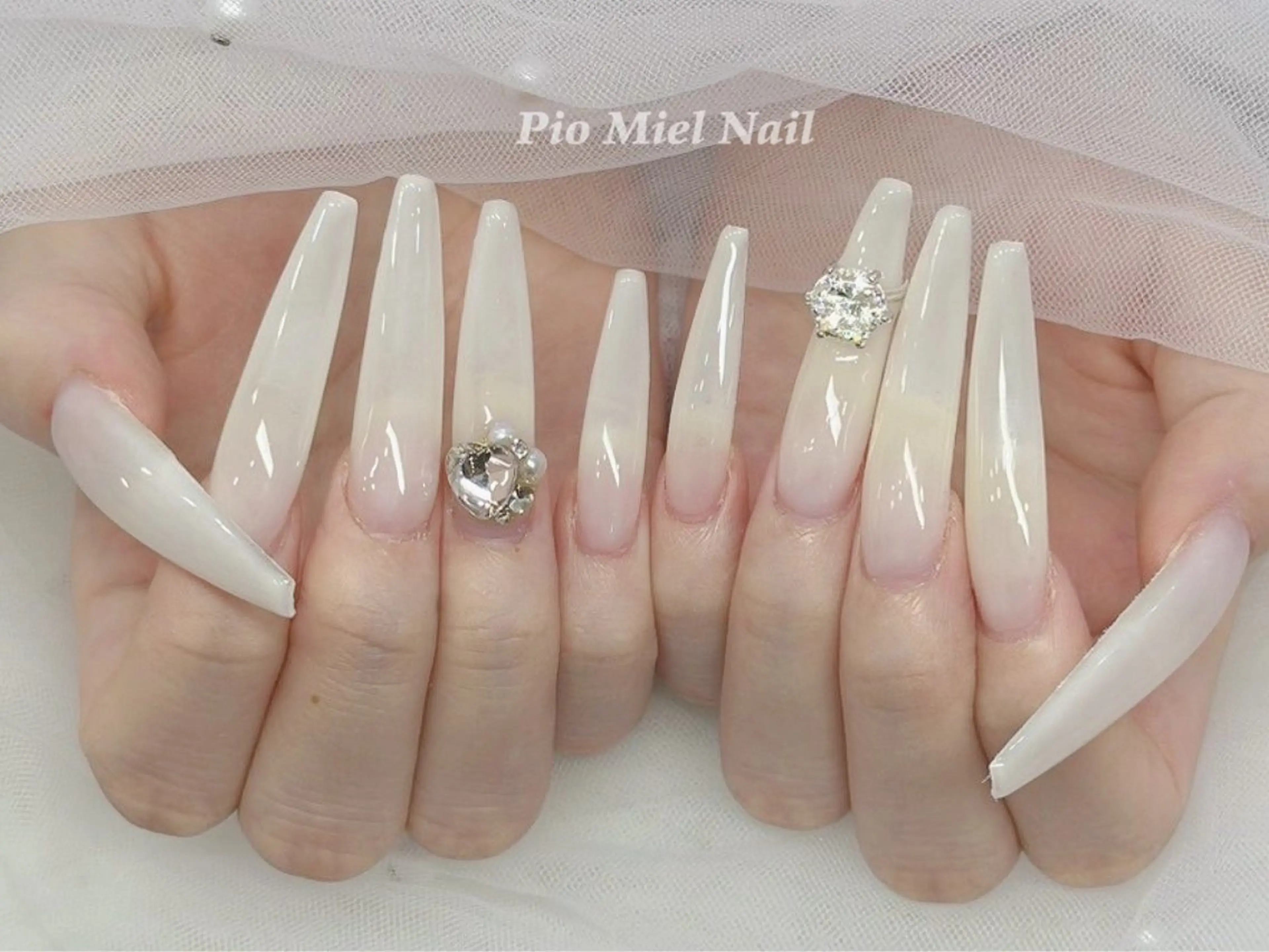 ネイル ジェルネイル ロングネイル 持ち込み パラジェル シンプルネイル ハンドネイル HANA 長さだしのネイルデザイン