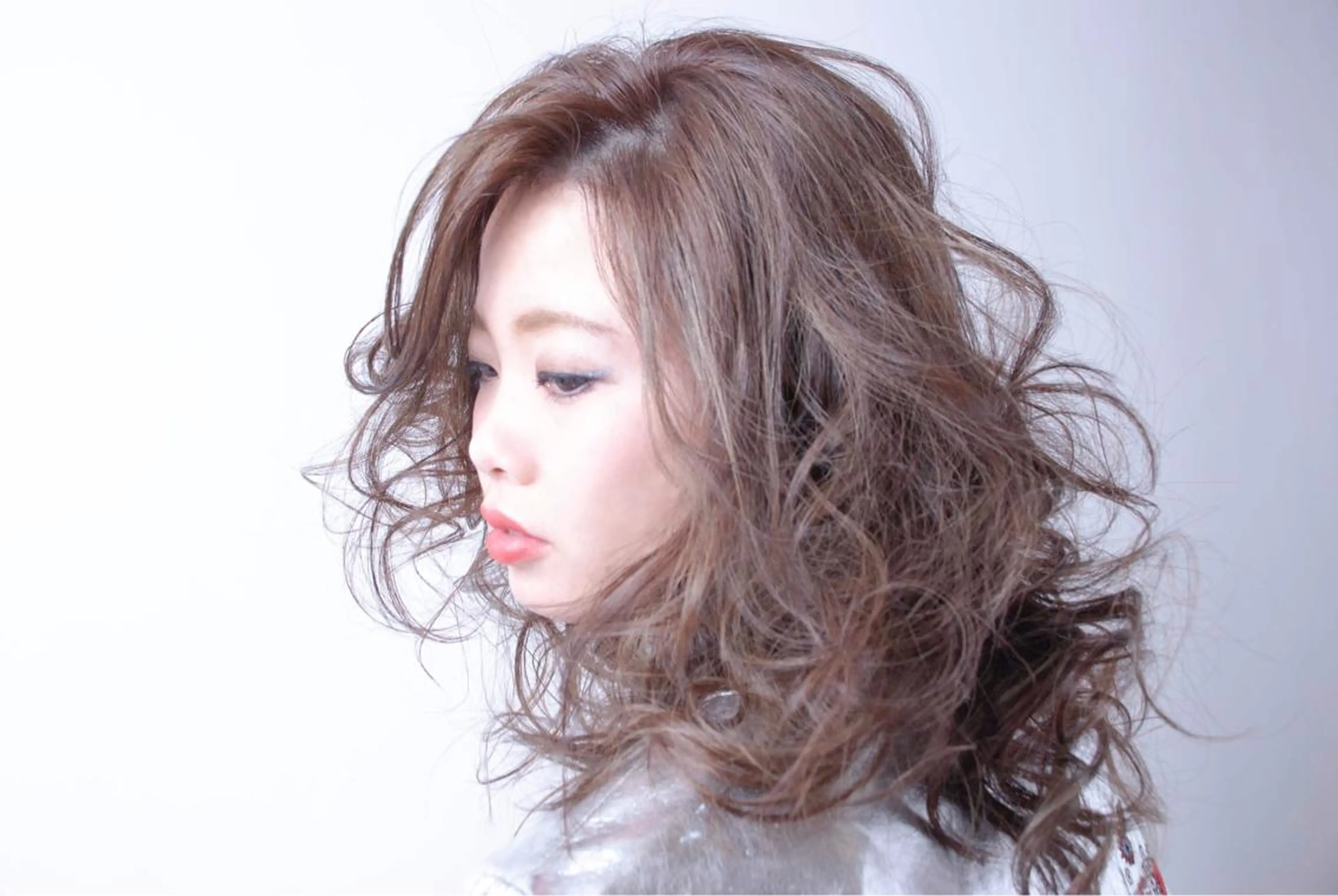 セミロング カラー パーマ グレージュ アドミラルYoshi oのヘアスタイル